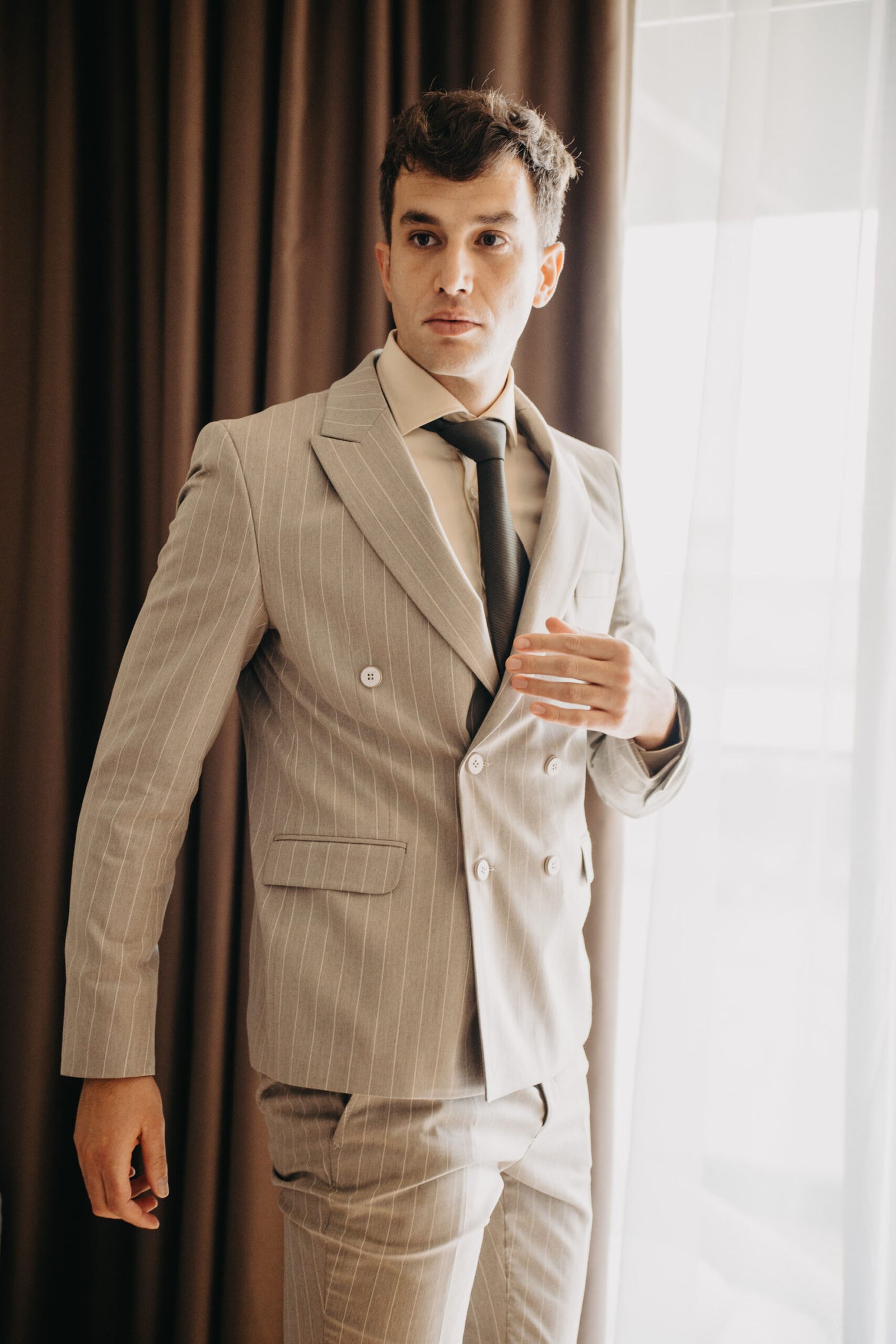 Muško bež odelo sa svetlijom bež prugom - Image 9