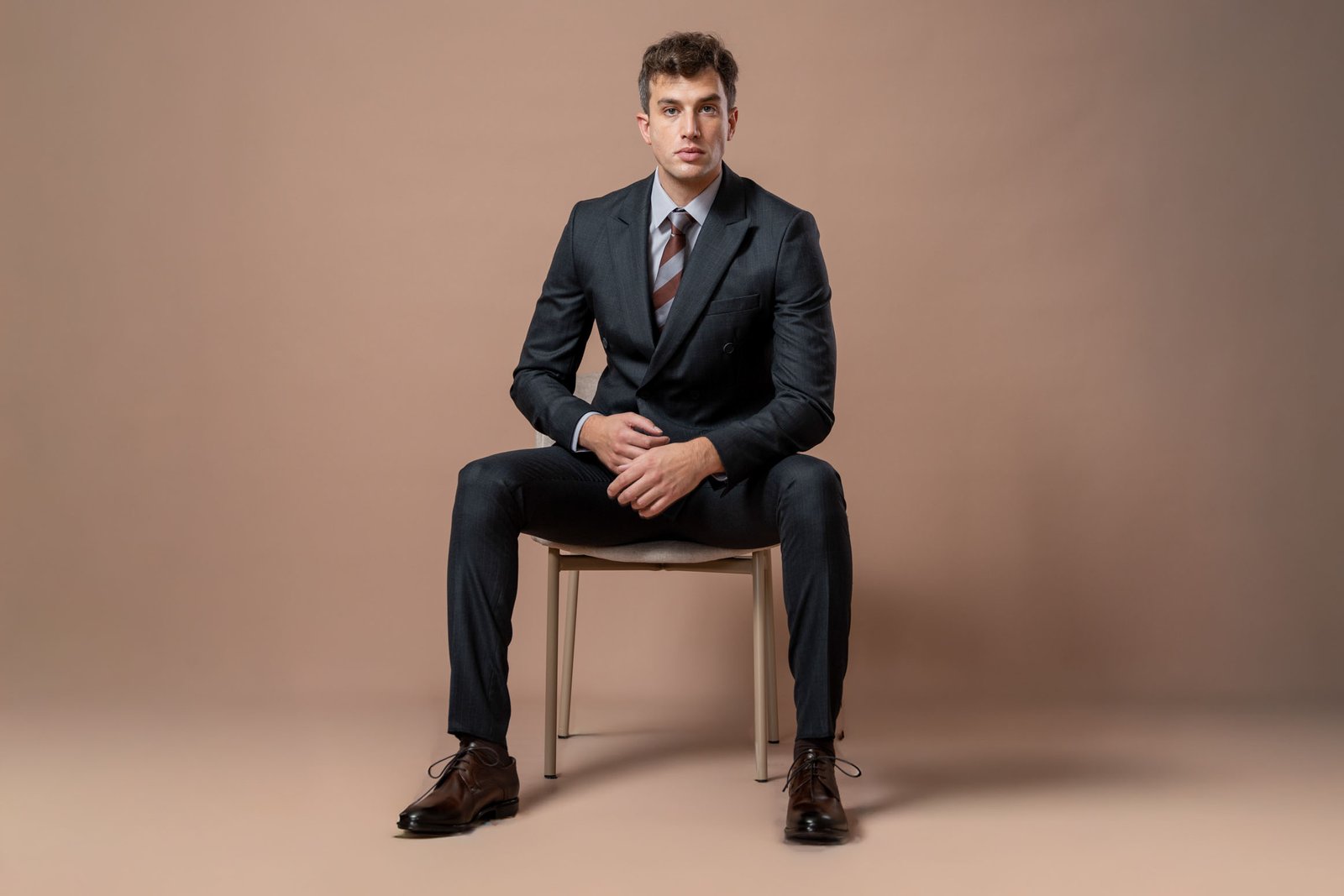 Muško tamno sivo odelo sa diskretnom sivom prugom - Image 5