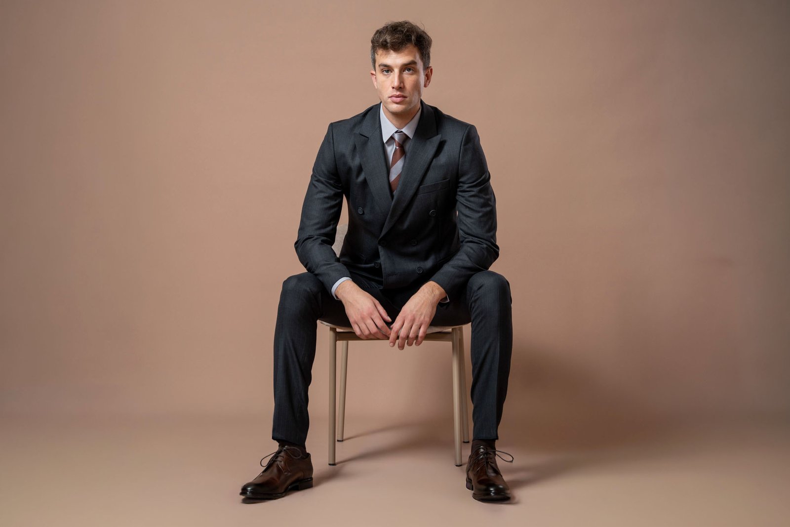 Muško tamno sivo odelo sa diskretnom sivom prugom - Image 14