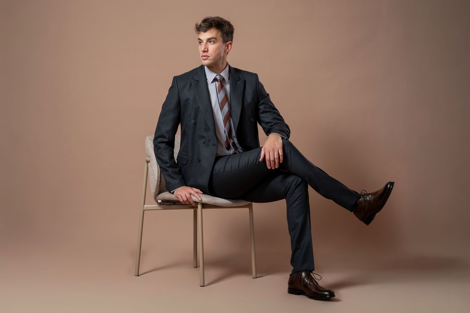 Muško tamno sivo odelo sa diskretnom sivom prugom - Image 13