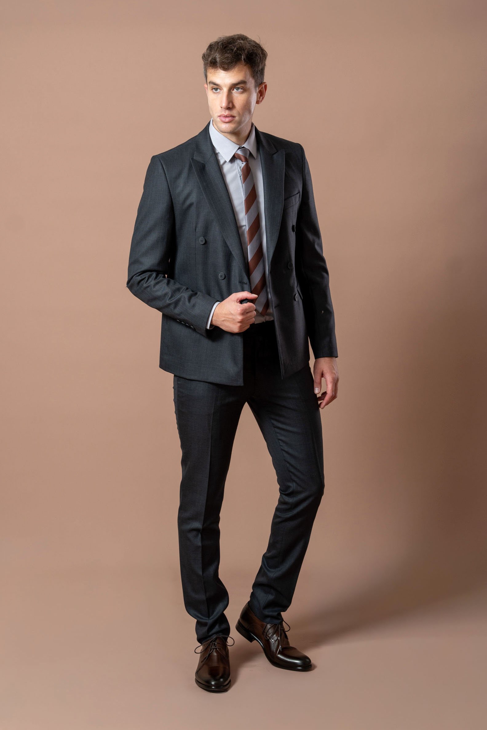 Muško tamno sivo odelo sa diskretnom sivom prugom - Image 11