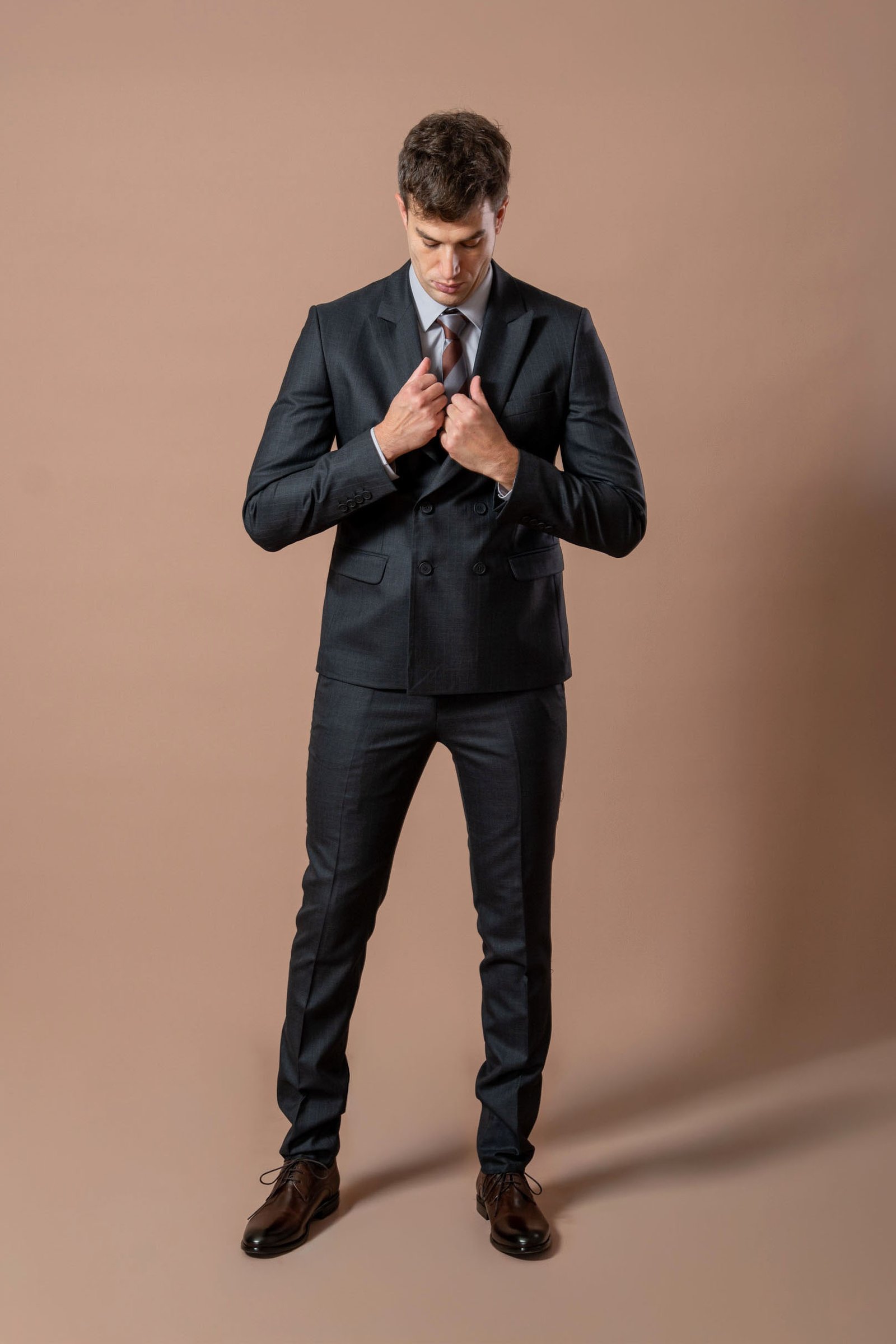 Muško tamno sivo odelo sa diskretnom sivom prugom - Image 8