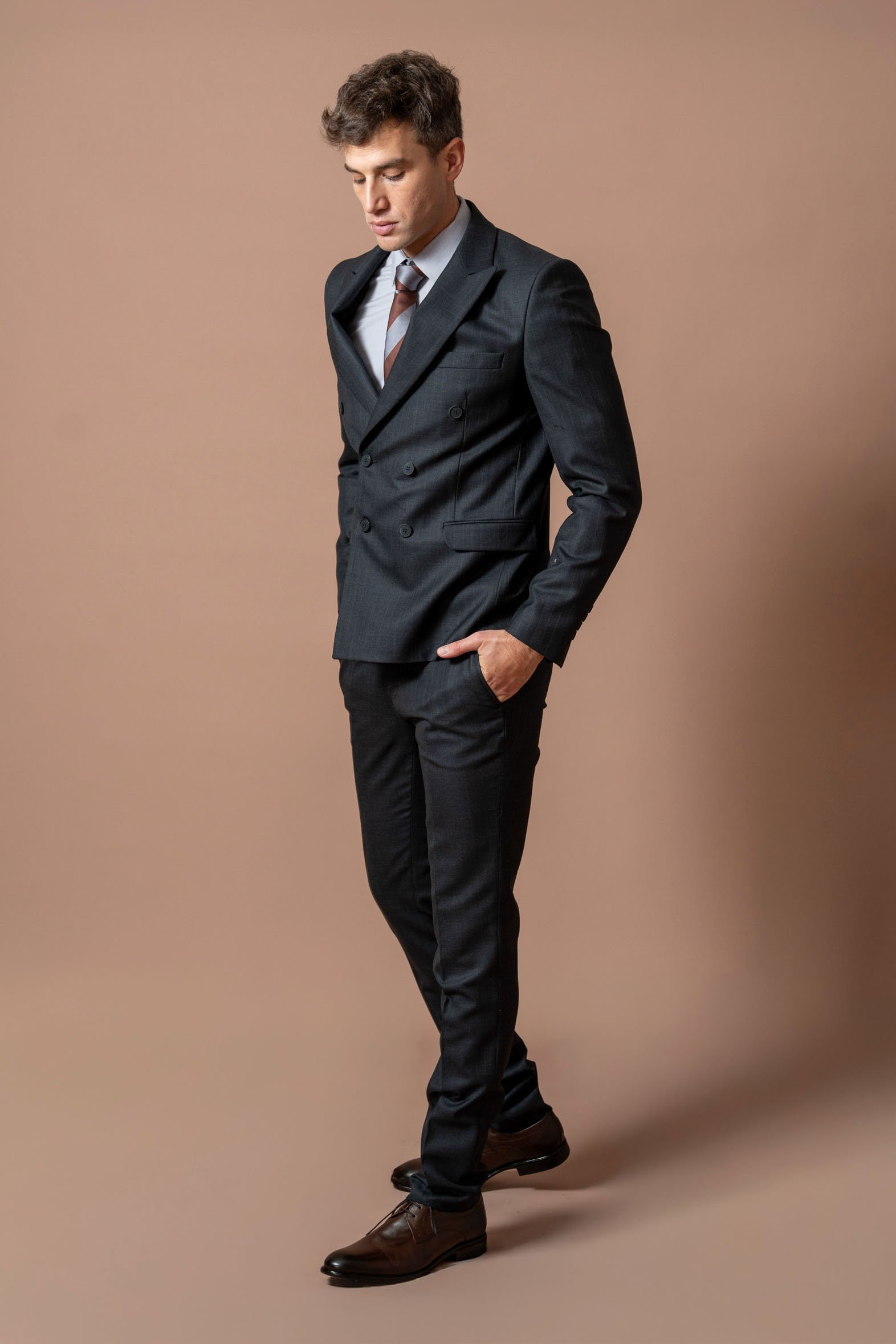 Muško tamno sivo odelo sa diskretnom sivom prugom - Image 2