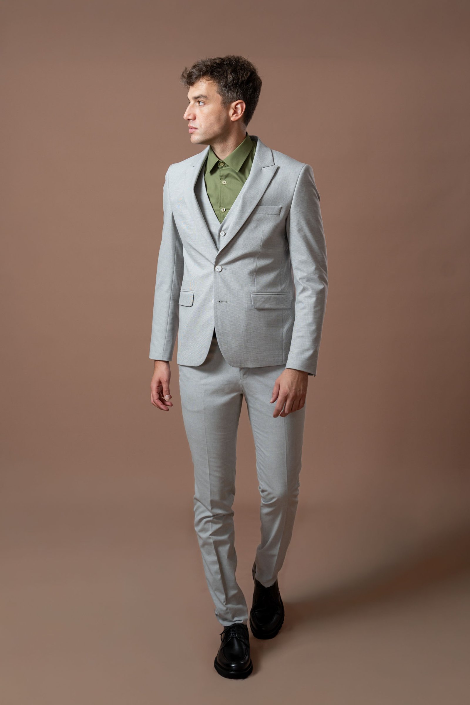 Muško svetlosivo trodelno odelo sa tamnosivim prugama (pepito) - Image 10