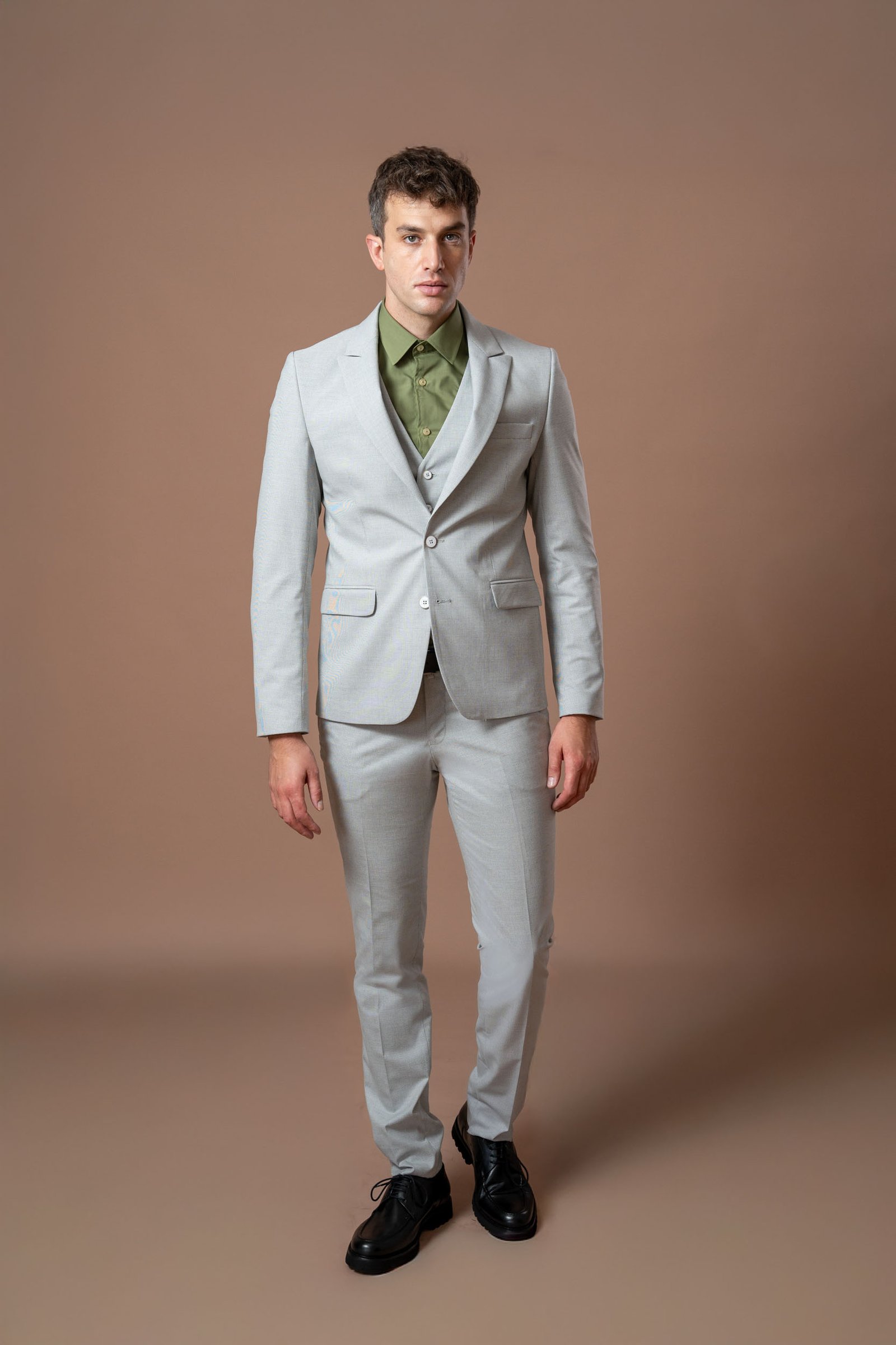 Muško svetlosivo trodelno odelo sa tamnosivim prugama (pepito) - Image 2