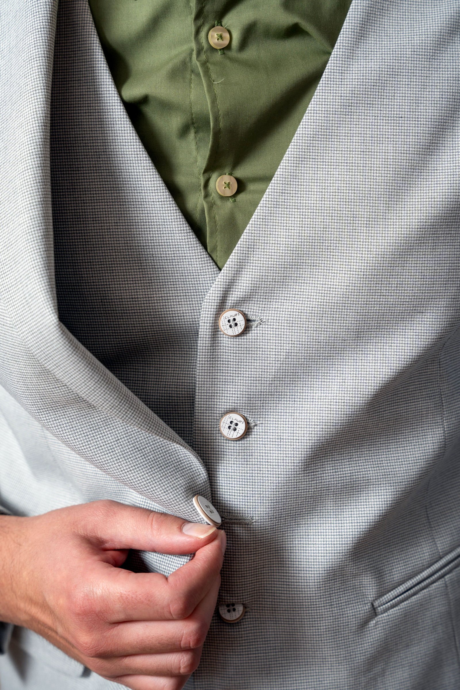 Muško svetlosivo trodelno odelo sa tamnosivim prugama (pepito) - Image 17