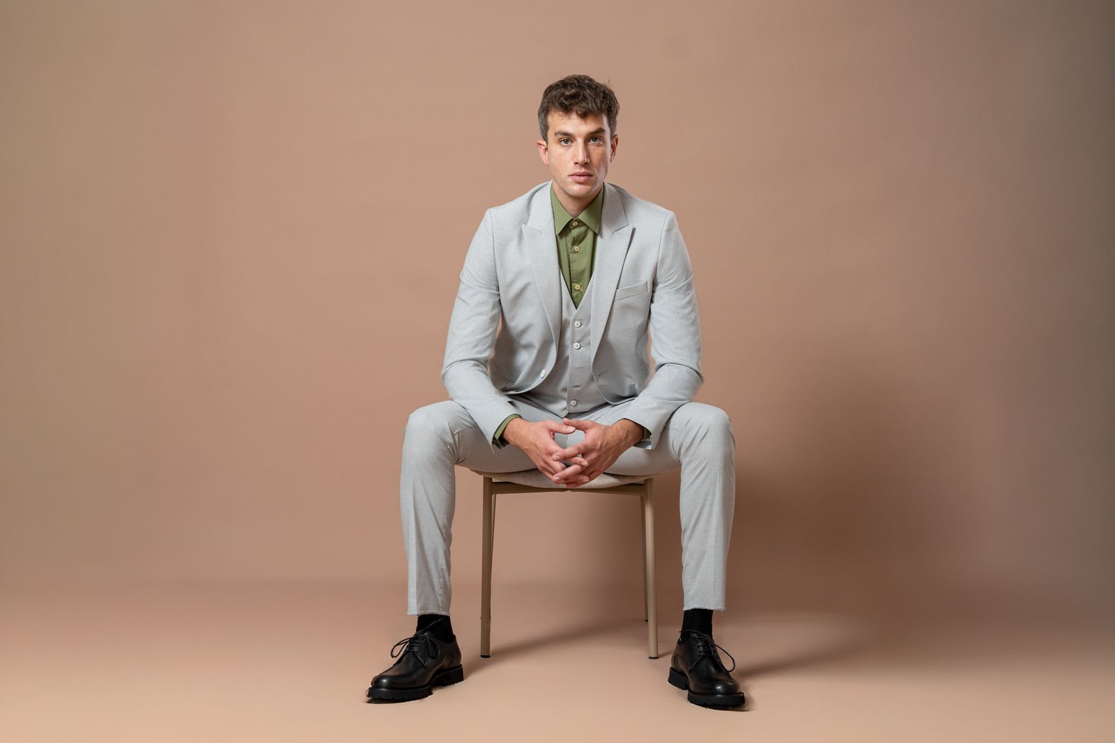 Muško svetlosivo trodelno odelo sa tamnosivim prugama (pepito) - Image 4