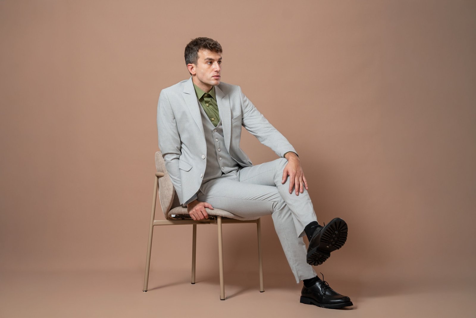 Muško svetlosivo trodelno odelo sa tamnosivim prugama (pepito) - Image 14