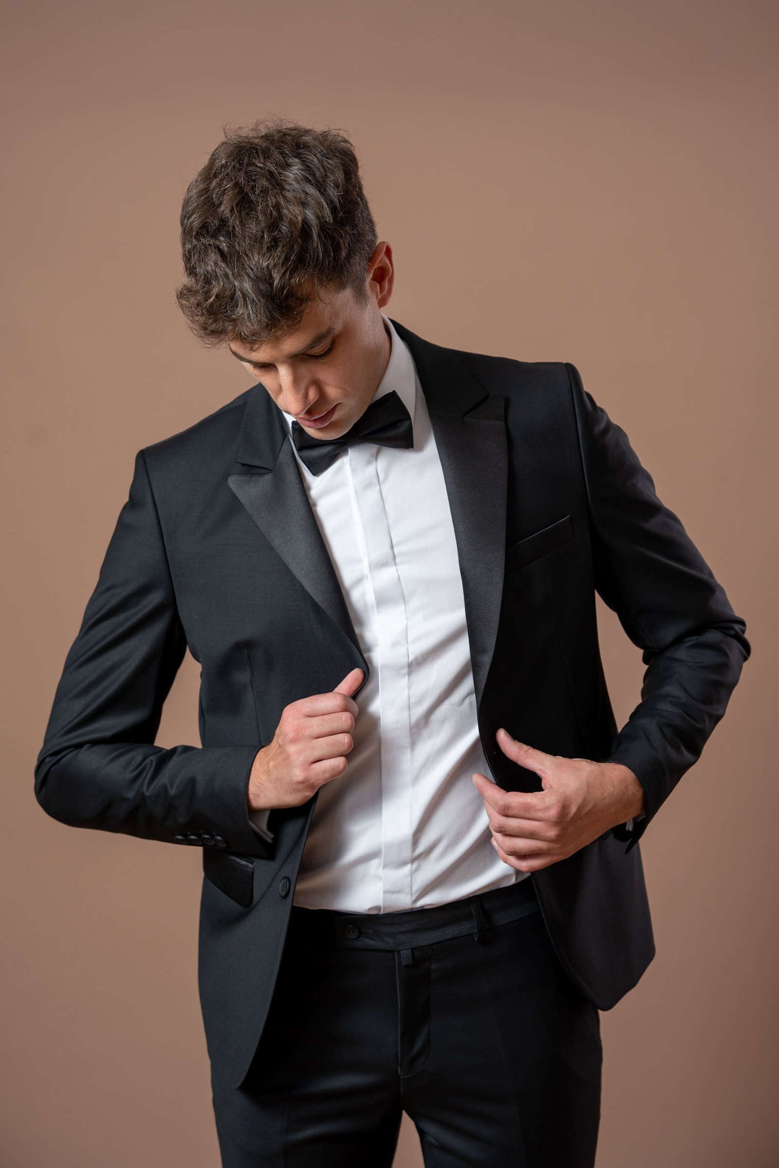 Crni smoking sa satenskim reverima - Image 19