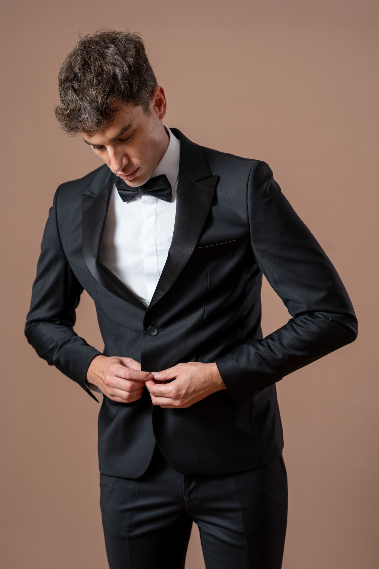 Crni smoking sa satenskim reverima - Image 22
