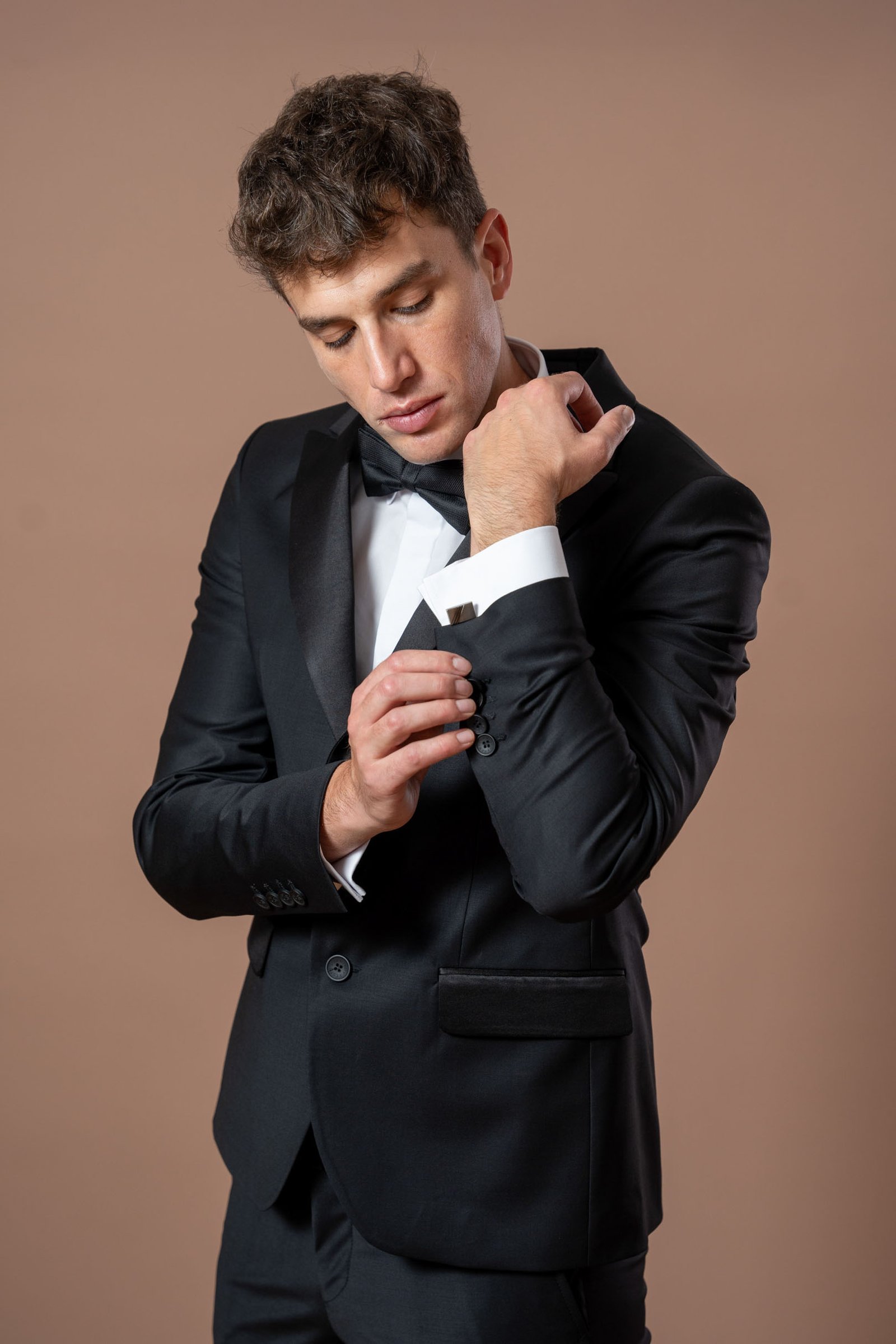 Crni smoking sa satenskim reverima - Image 23