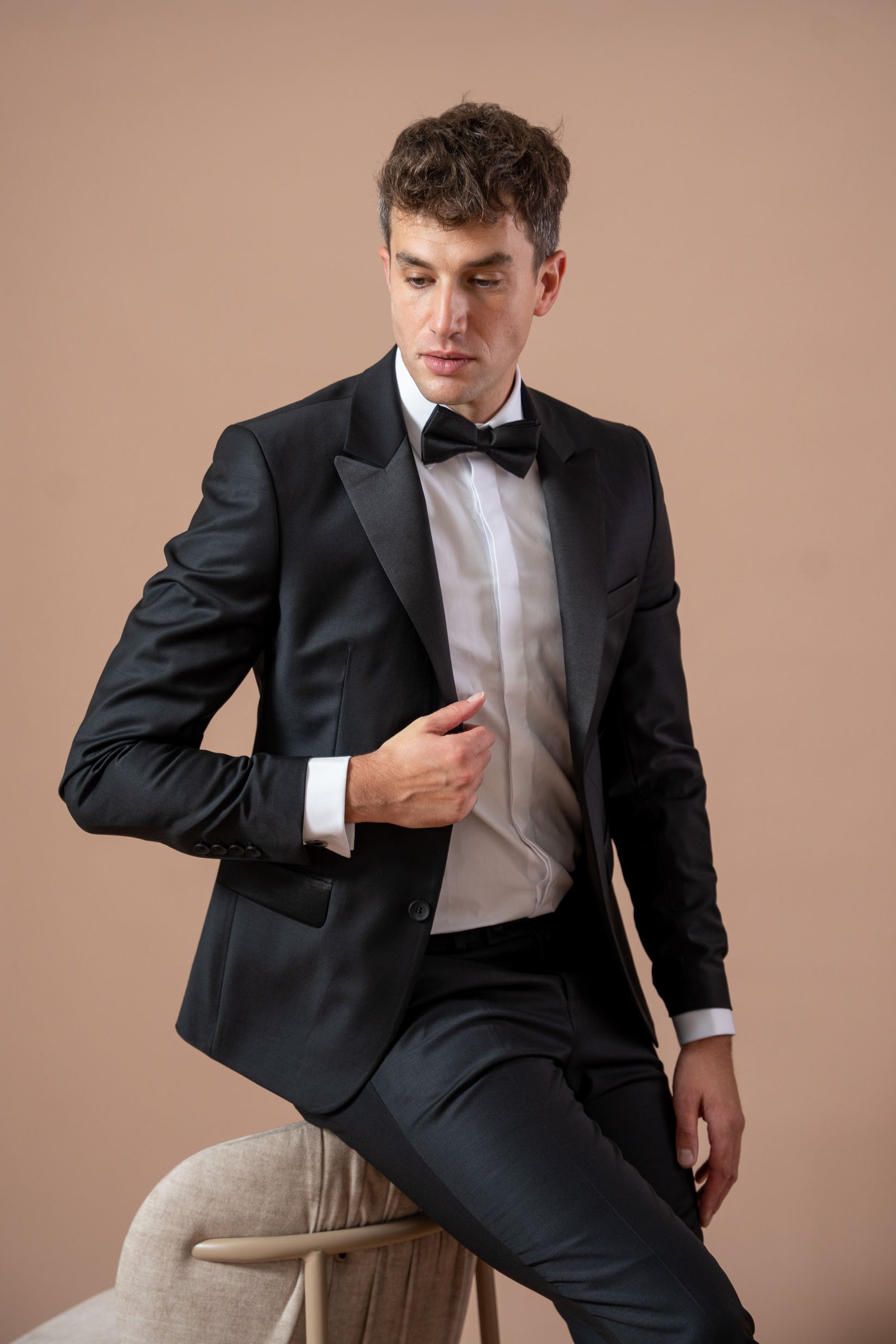 Crni smoking sa satenskim reverima - Image 13