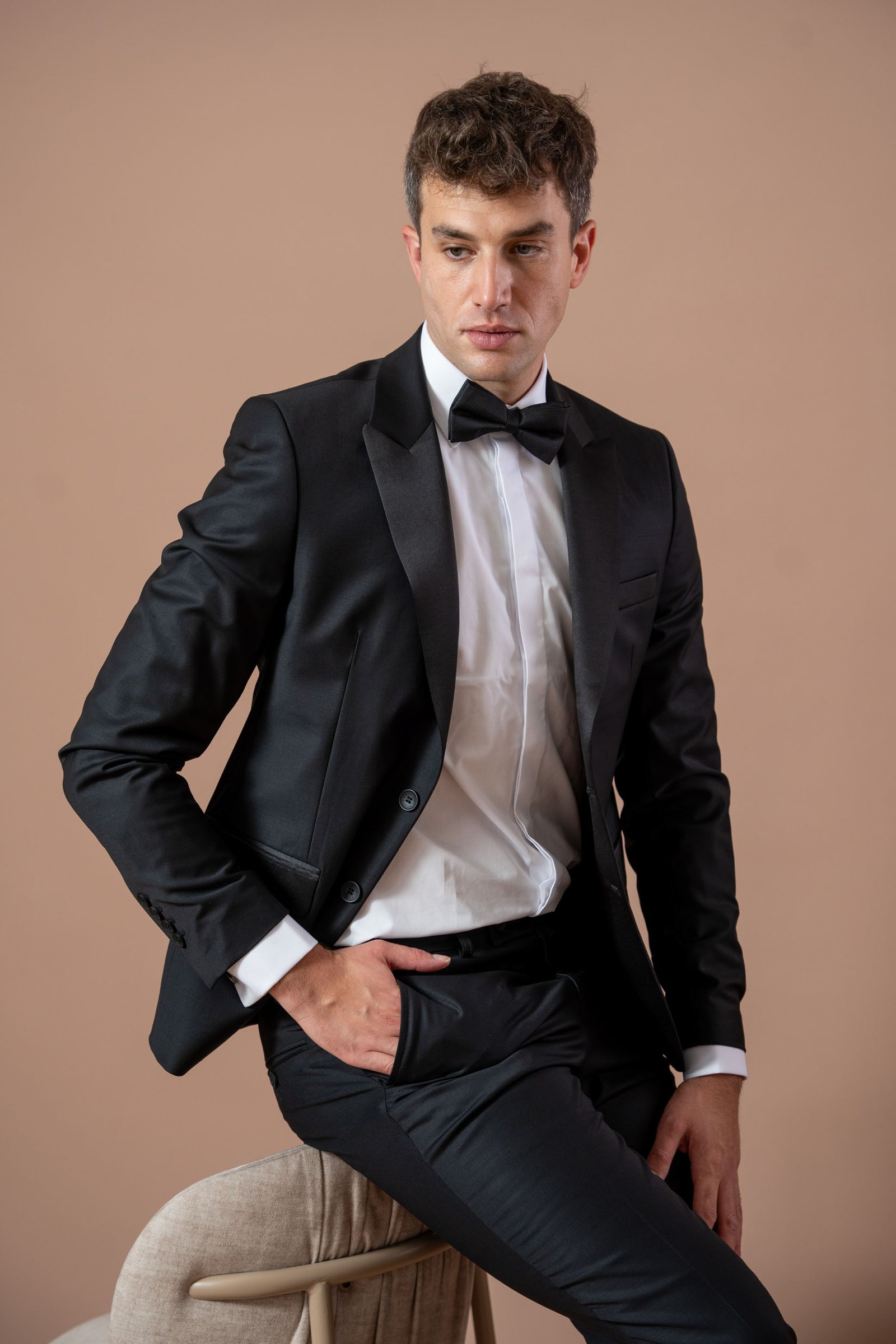 Crni smoking sa satenskim reverima - Image 14