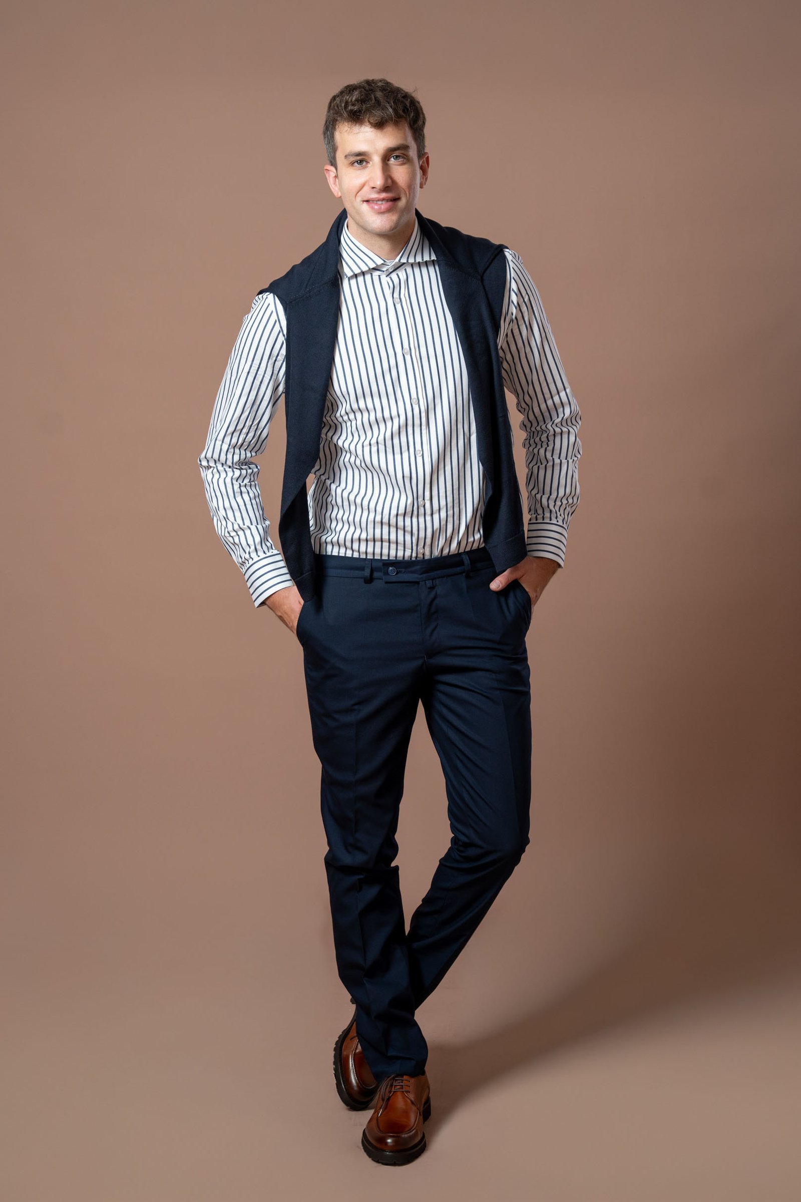 Muške teget pantalone sa užom nogavicom - Image 2