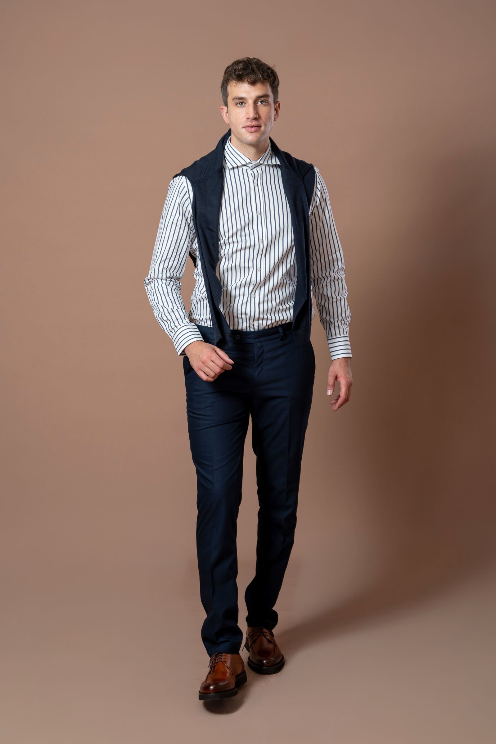 Muške teget pantalone sa užom nogavicom - Image 3