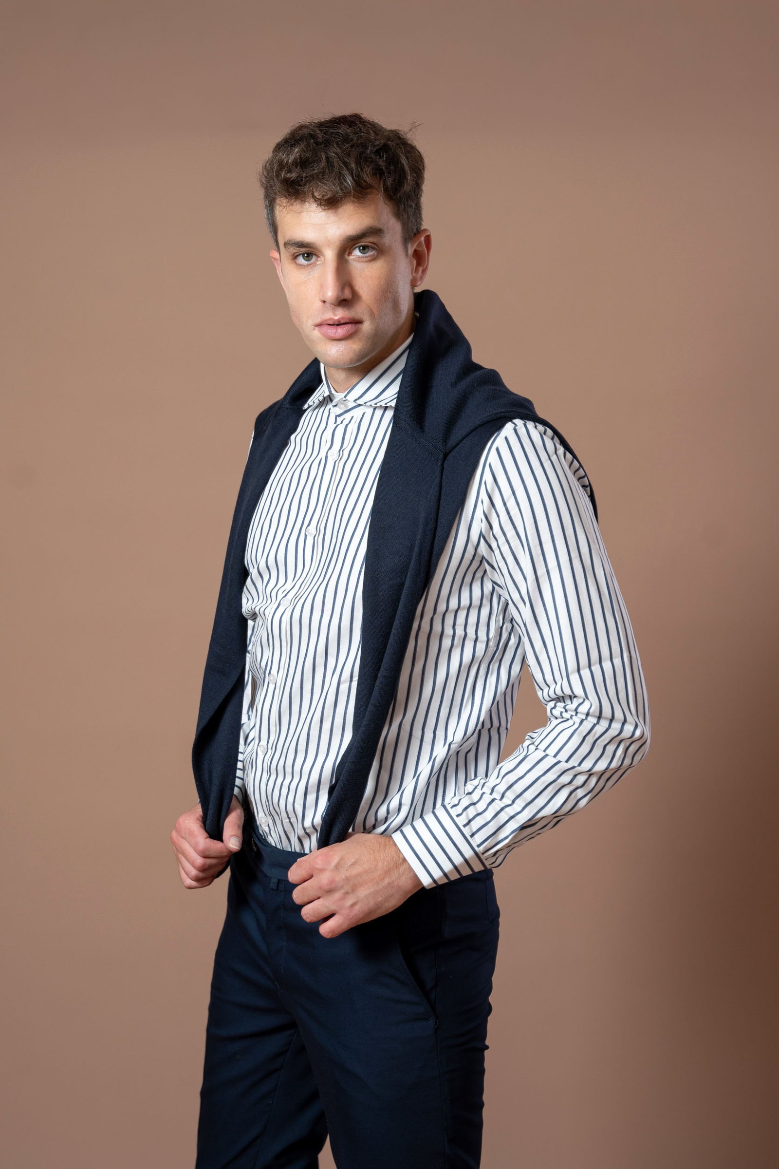 Muške teget pantalone sa užom nogavicom - Image 4