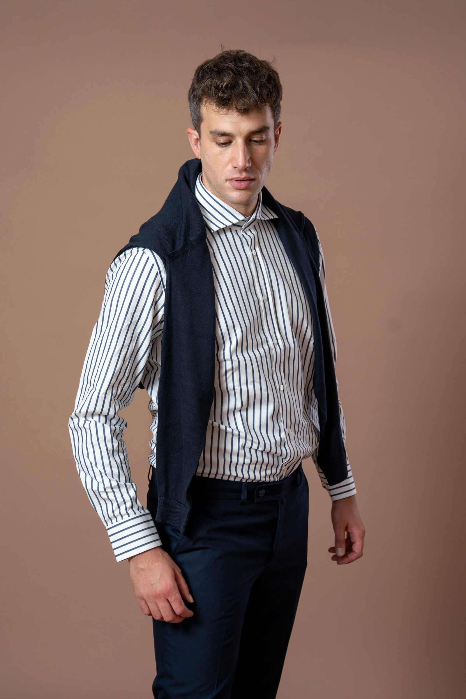 Muške teget pantalone sa užom nogavicom - Image 5