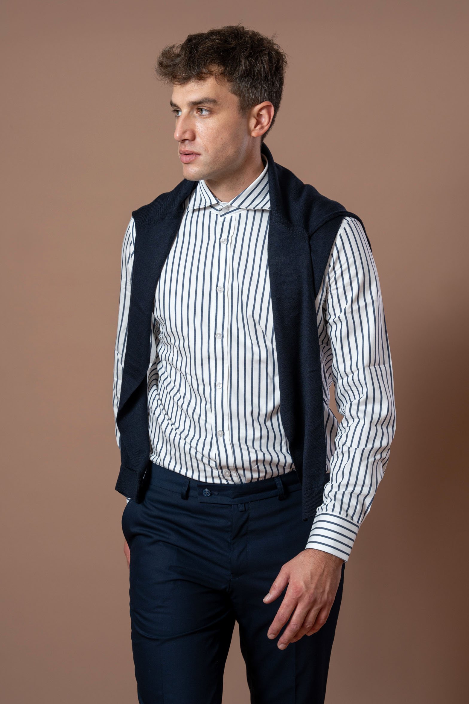 Muške teget pantalone sa užom nogavicom - Image 6