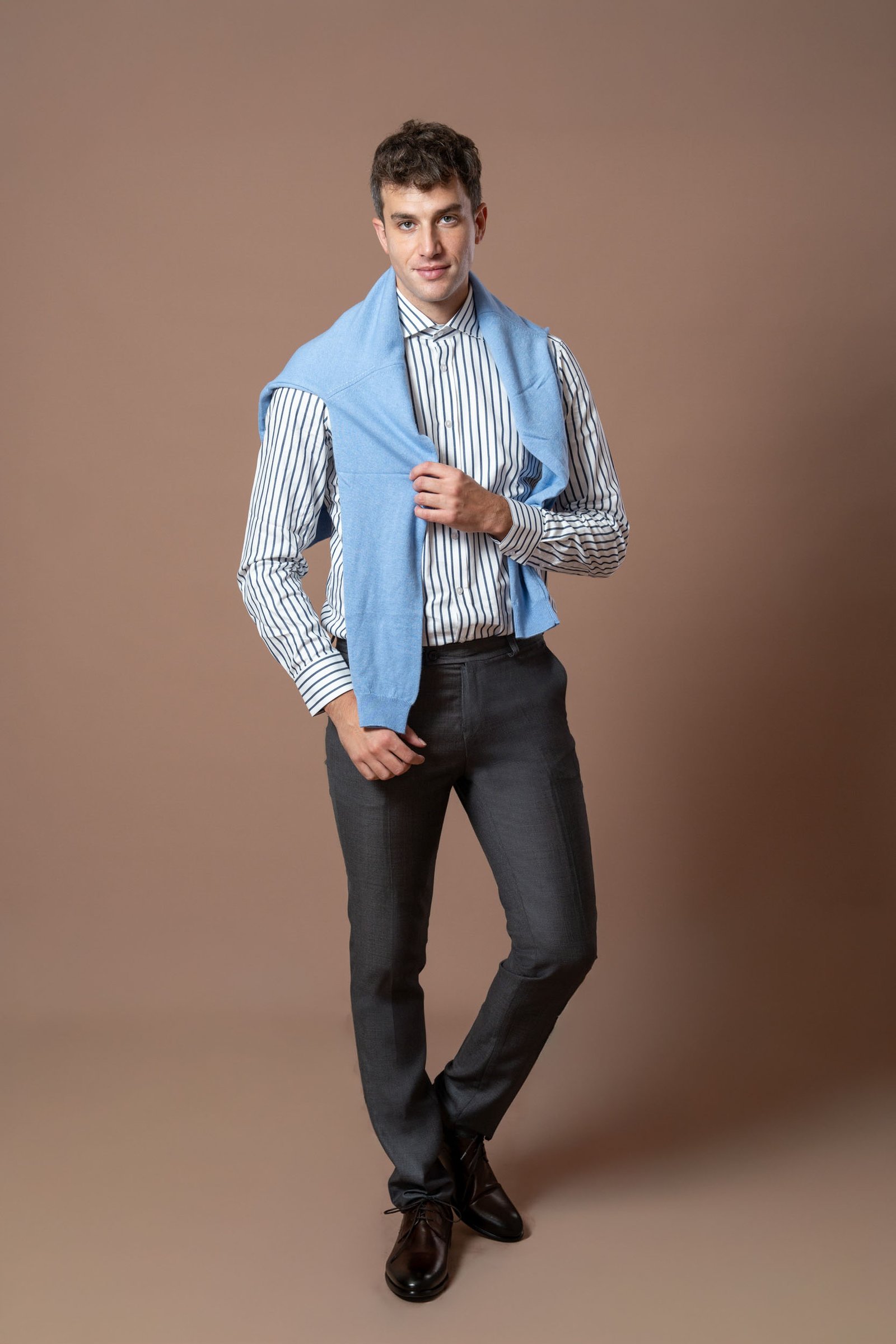 Muške tamnosive pantalone sa užom nogavicom - Image 3