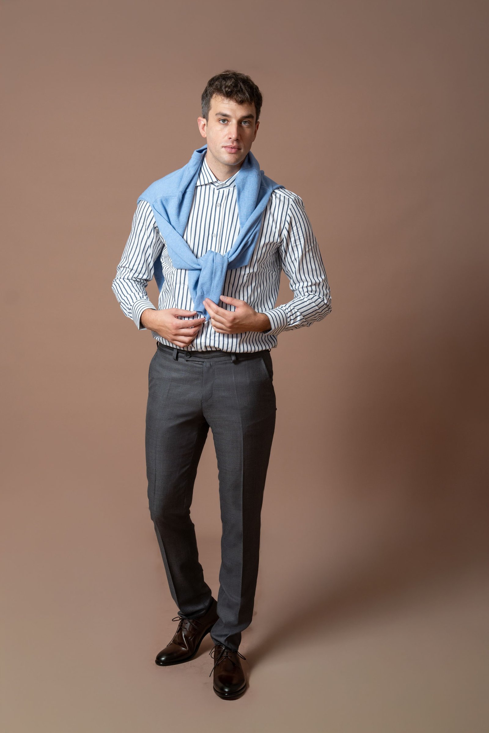 Muške tamnosive pantalone sa užom nogavicom - Image 9