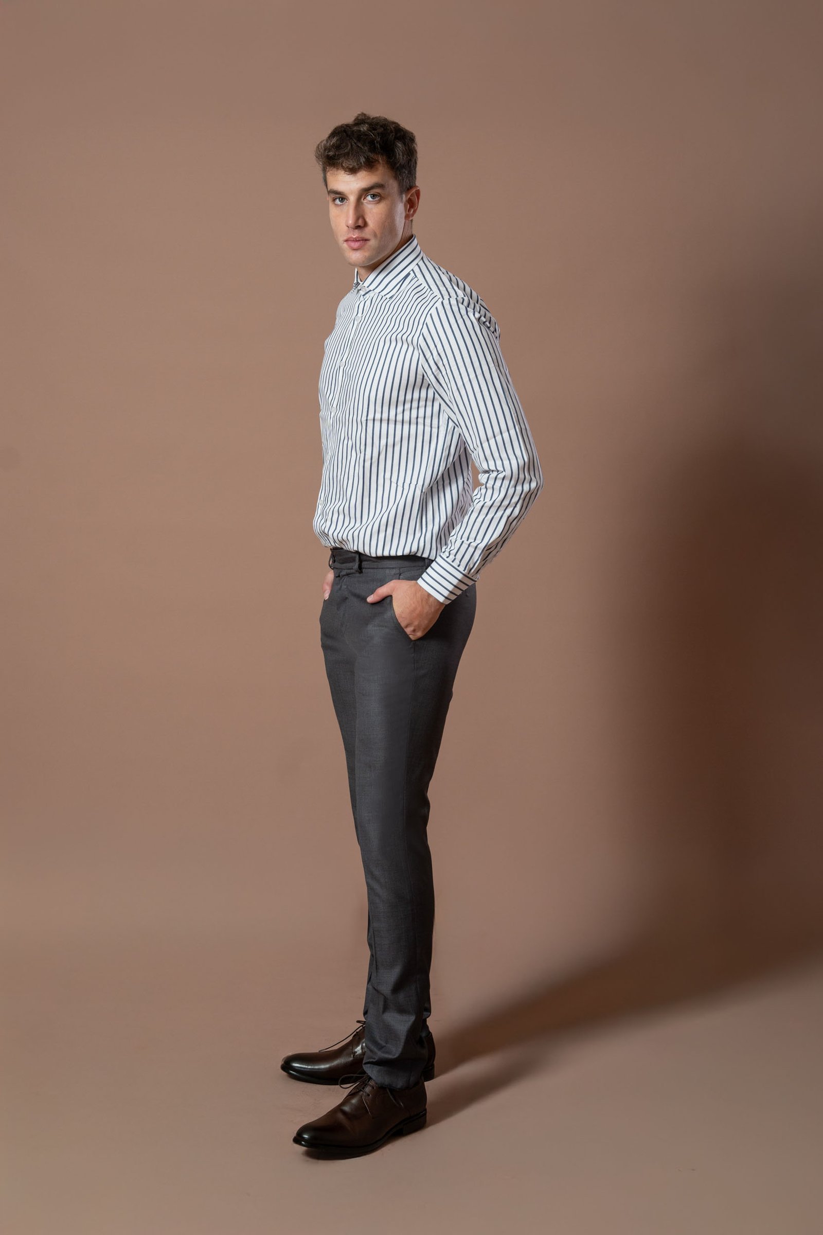 Muške tamnosive pantalone sa užom nogavicom - Image 4