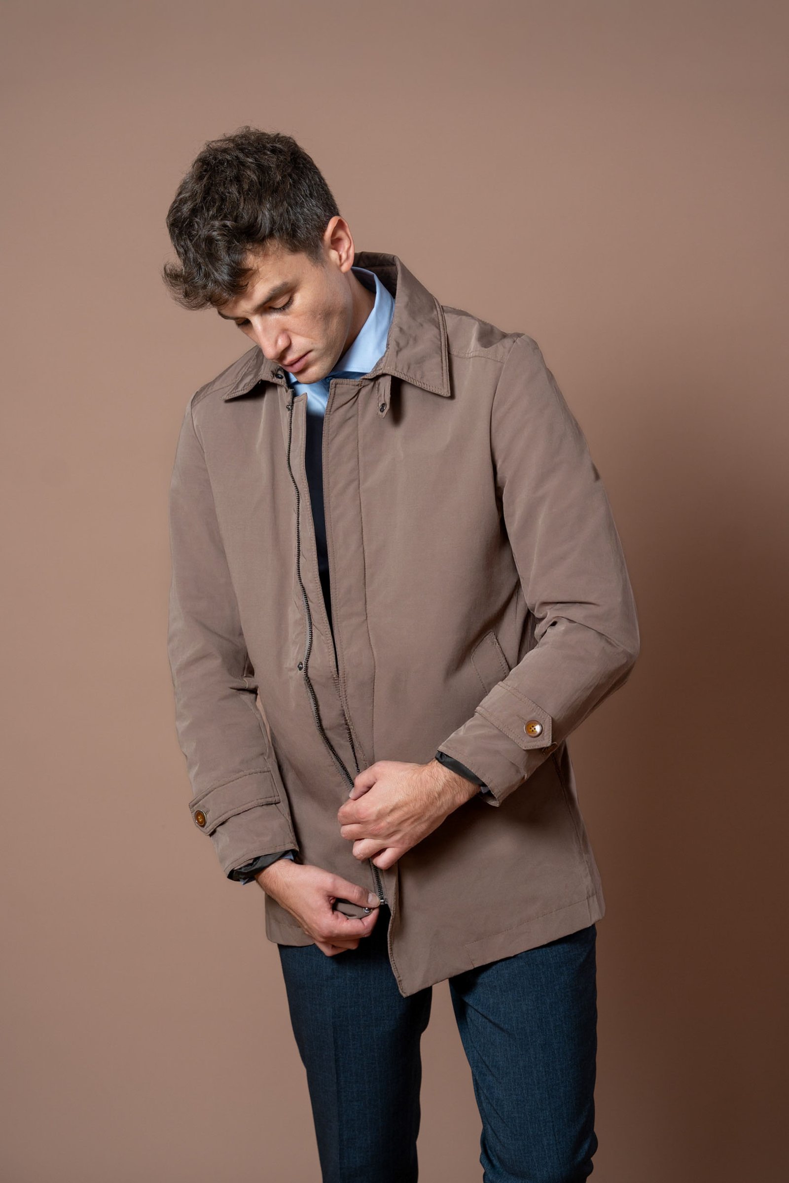 Muški mantil u krem-kapućino nijansi