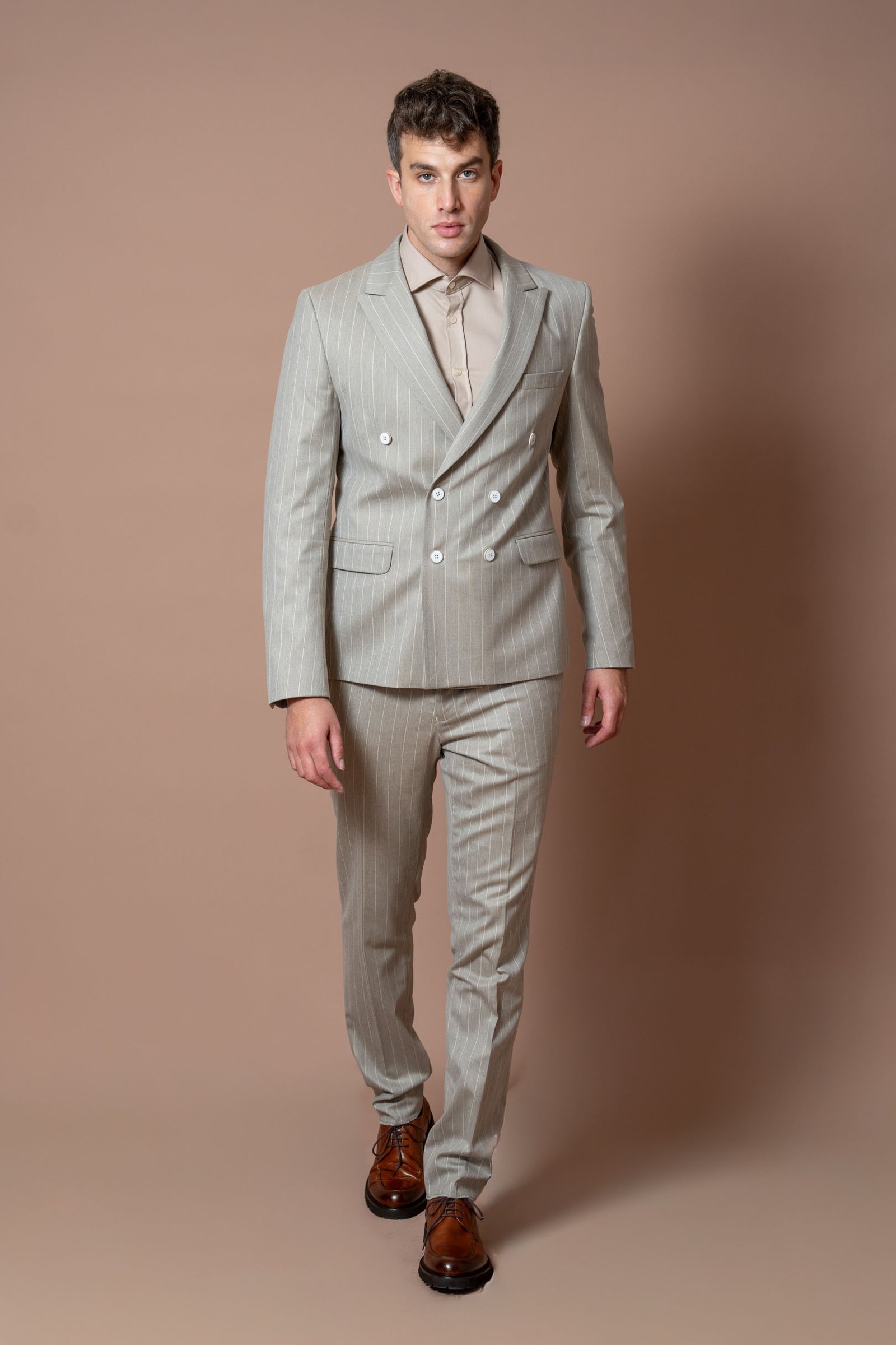 Muško bež odelo sa svetlijom bež prugom - Image 14