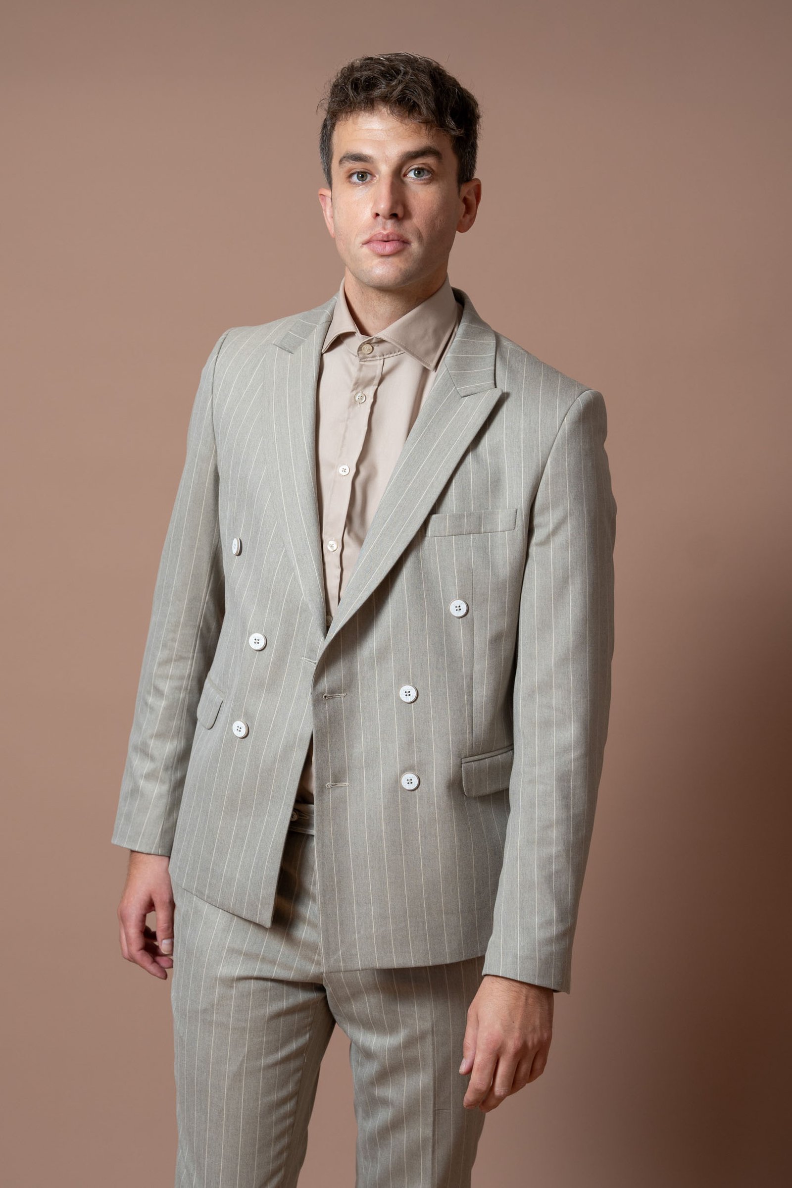 Muško bež odelo sa svetlijom bež prugom - Image 7