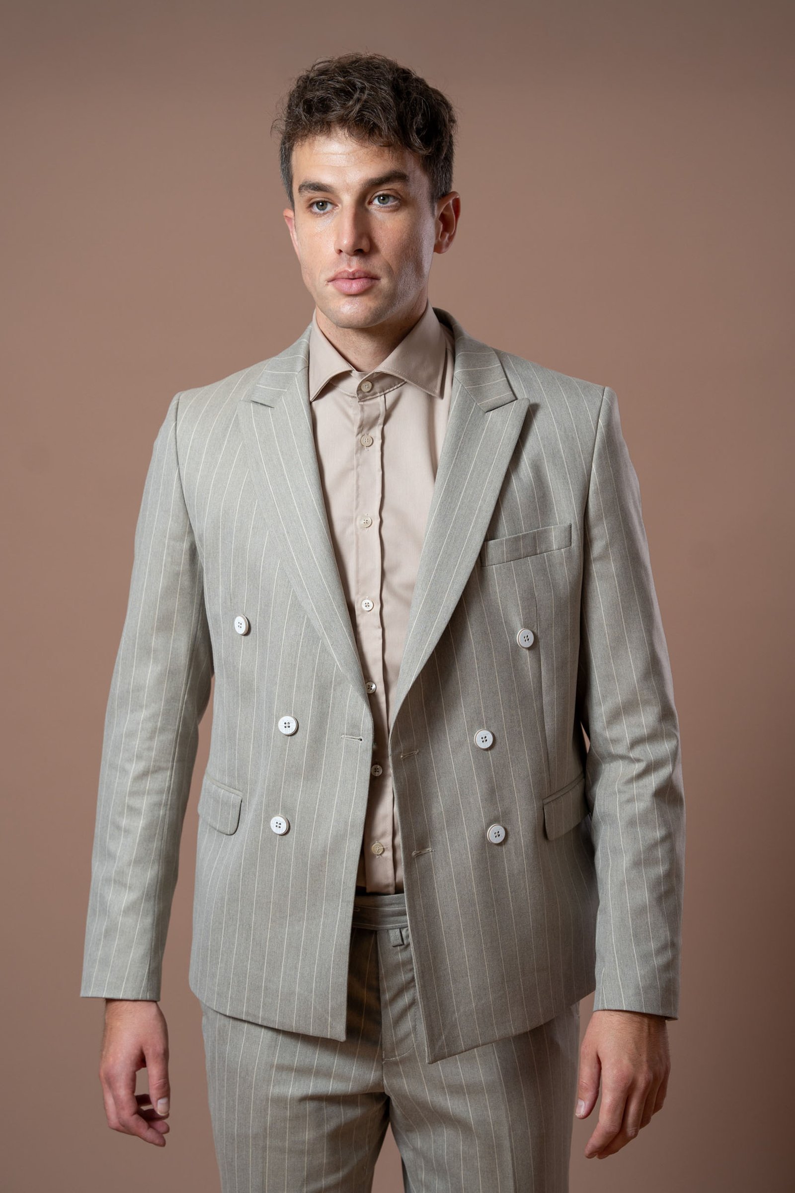 Muško bež odelo sa svetlijom bež prugom - Image 6