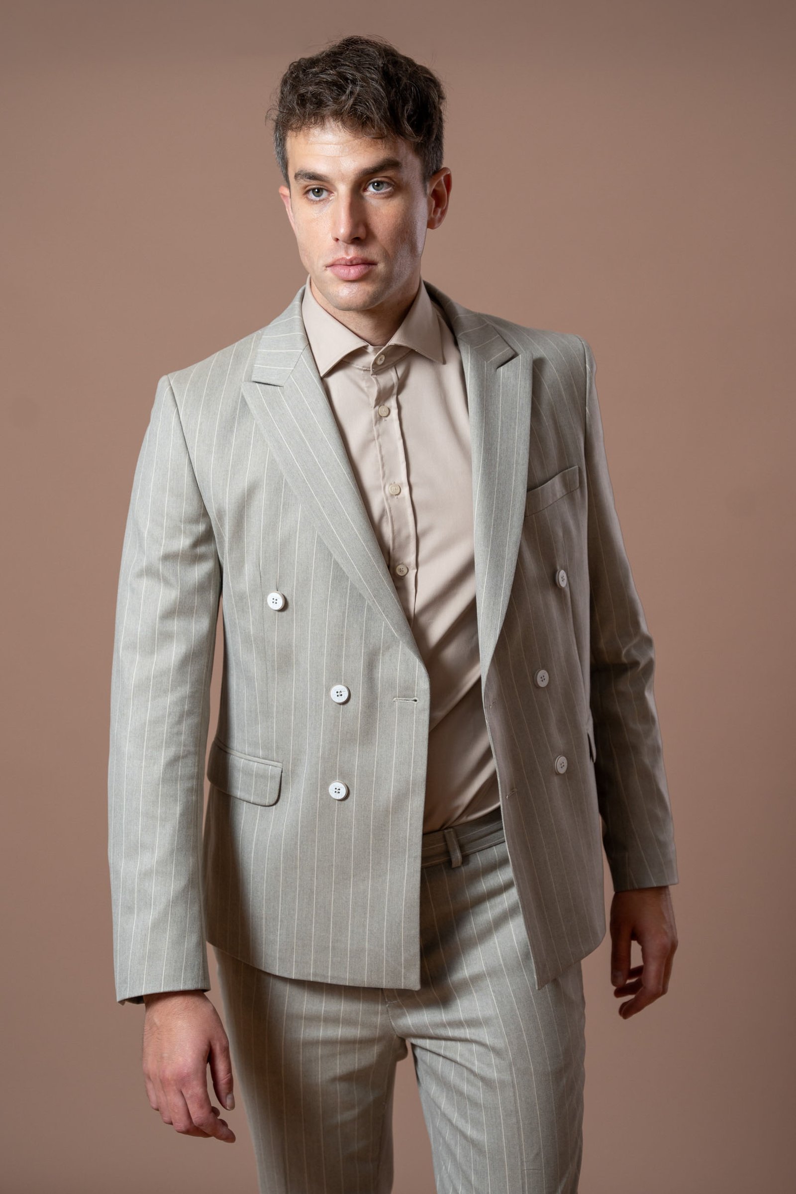 Muško bež odelo sa svetlijom bež prugom - Image 5