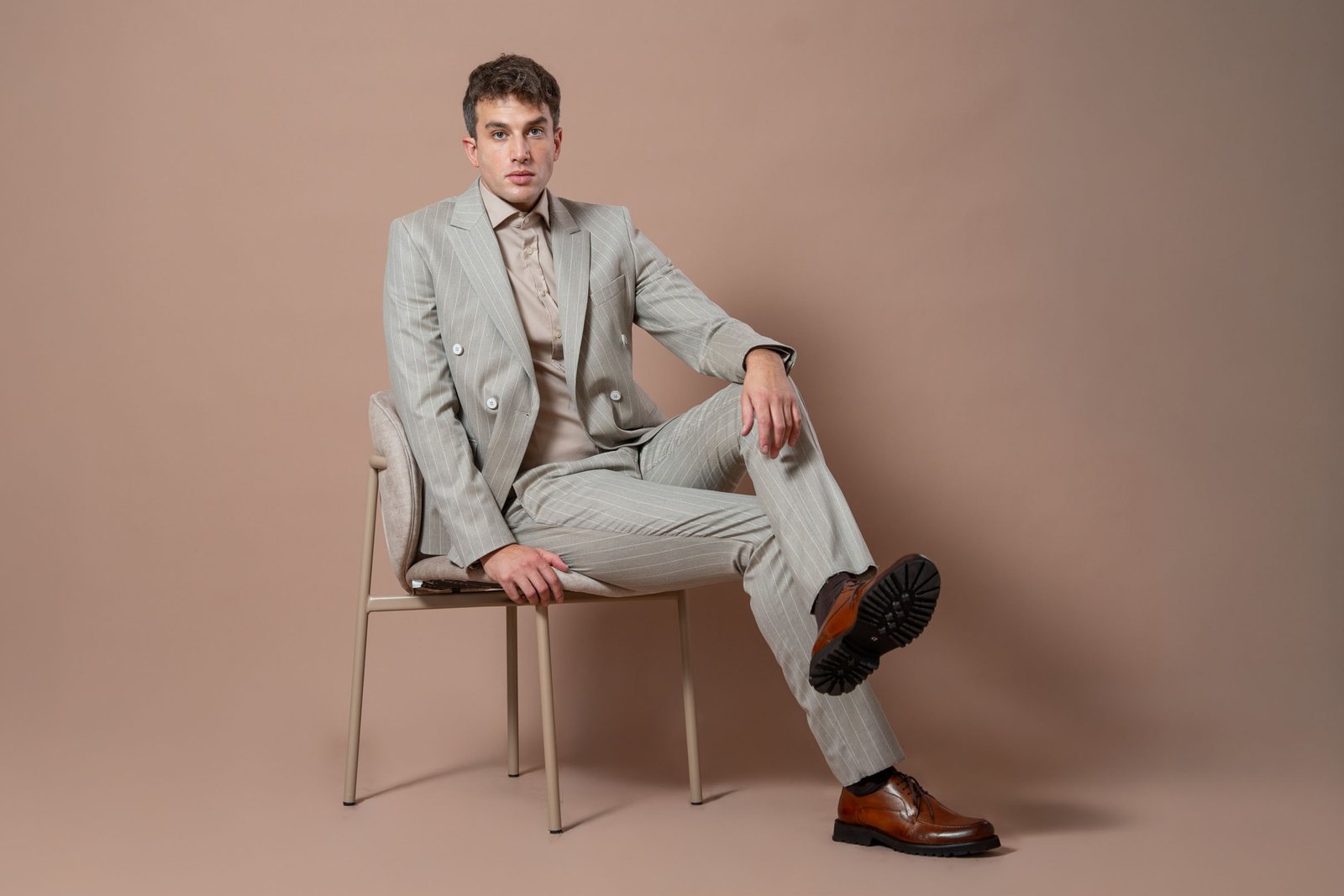 Muško bež odelo sa svetlijom bež prugom - Image 21