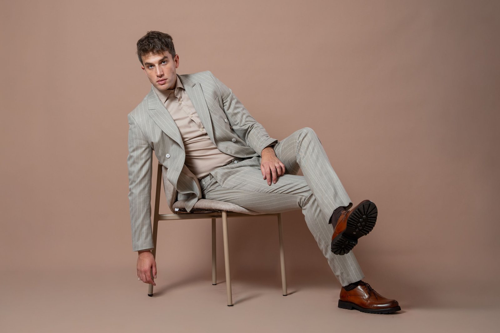 Muško bež odelo sa svetlijom bež prugom - Image 20