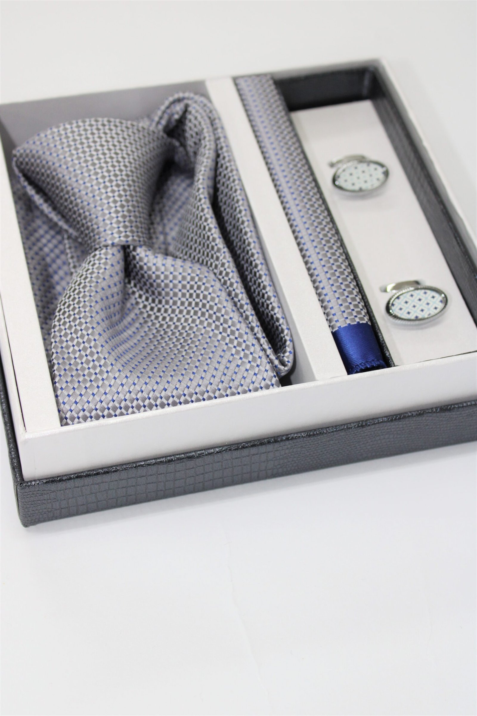 Elegantni poklon set – kravata, maramica i manžetne