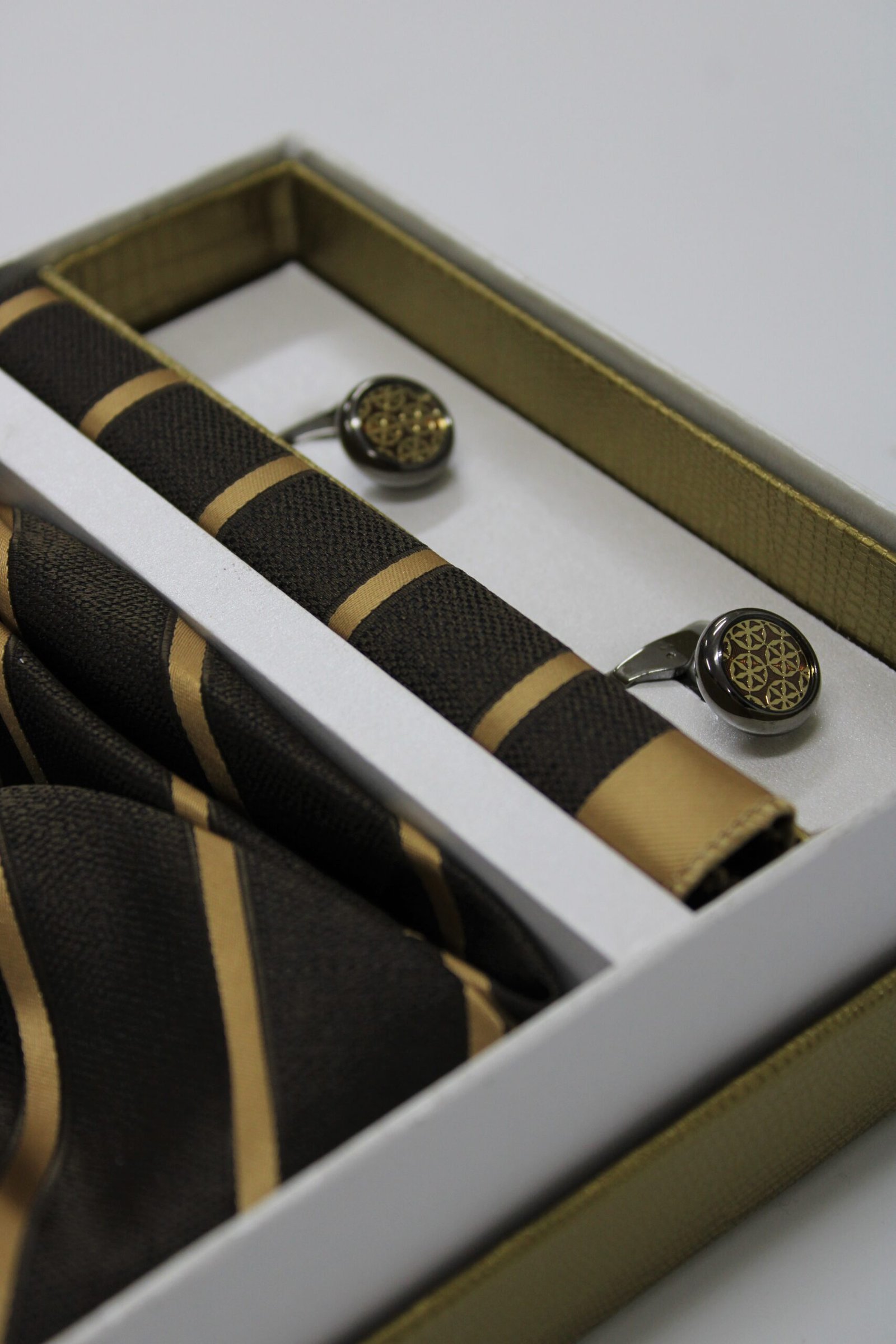 Elegantni poklon set – kravata, maramica i manžetne - Image 3