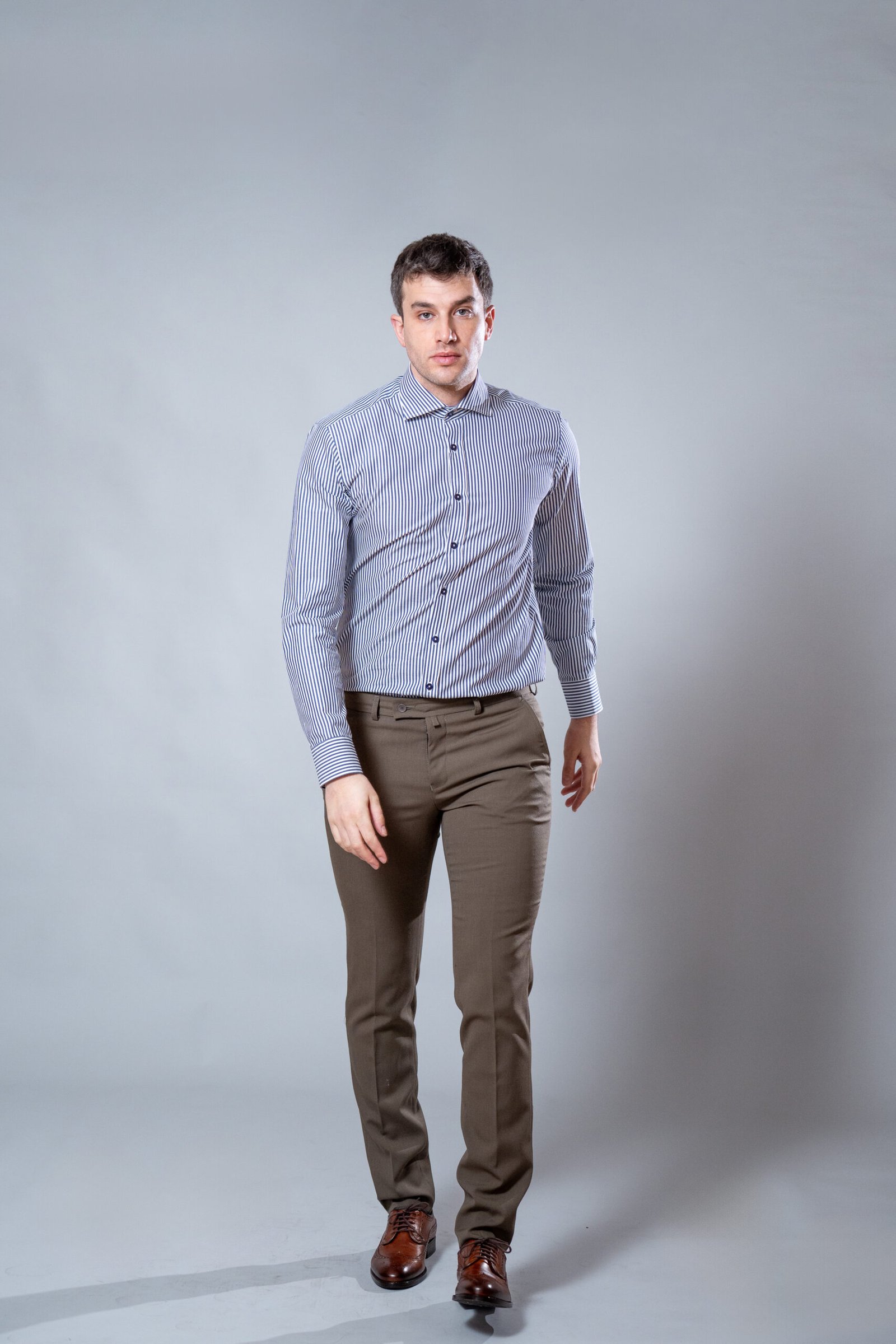 Muška košulja teget sa belim prugama,slim fit