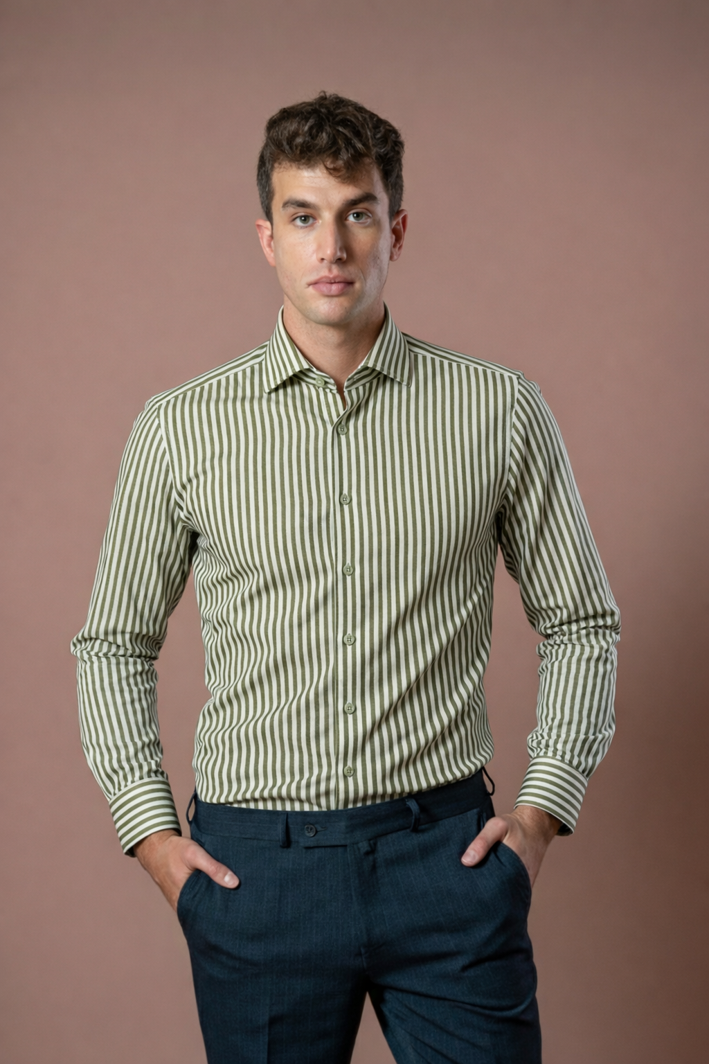 Muška košulja bela sa maslinasto pastilnim zelenim prugama,slim fit