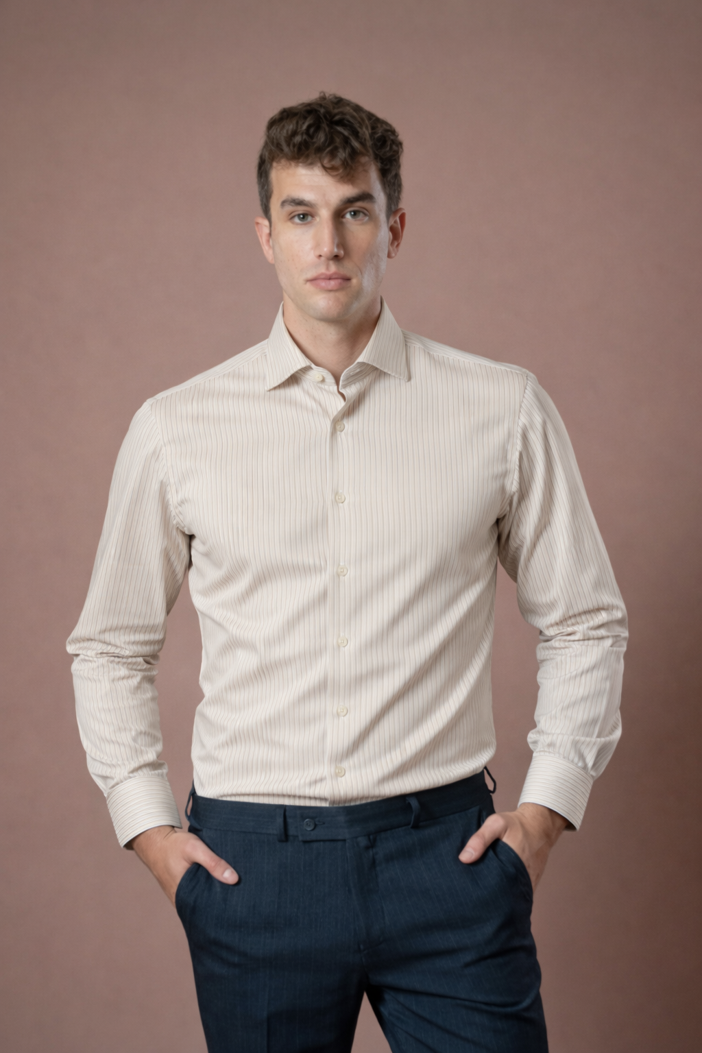 Muška košulja bela sa svetlobraon prugama,slim fit