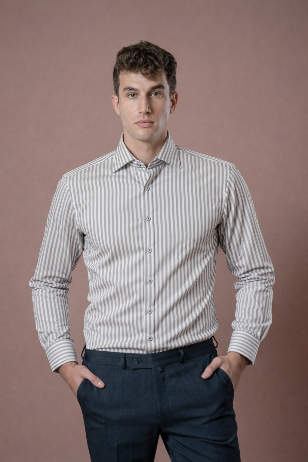 Muška košulja bela sa svetlosivim širim prugama,slim fit