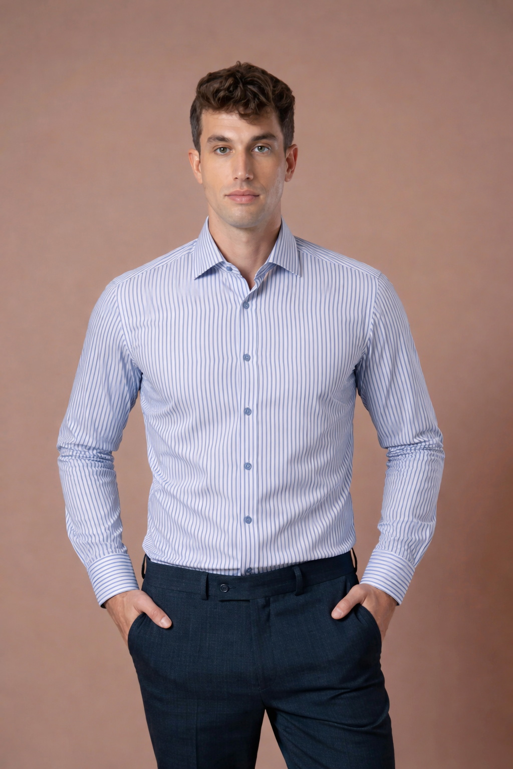 Muška košulja bela sa širim svetloplavim prugama,slim fit