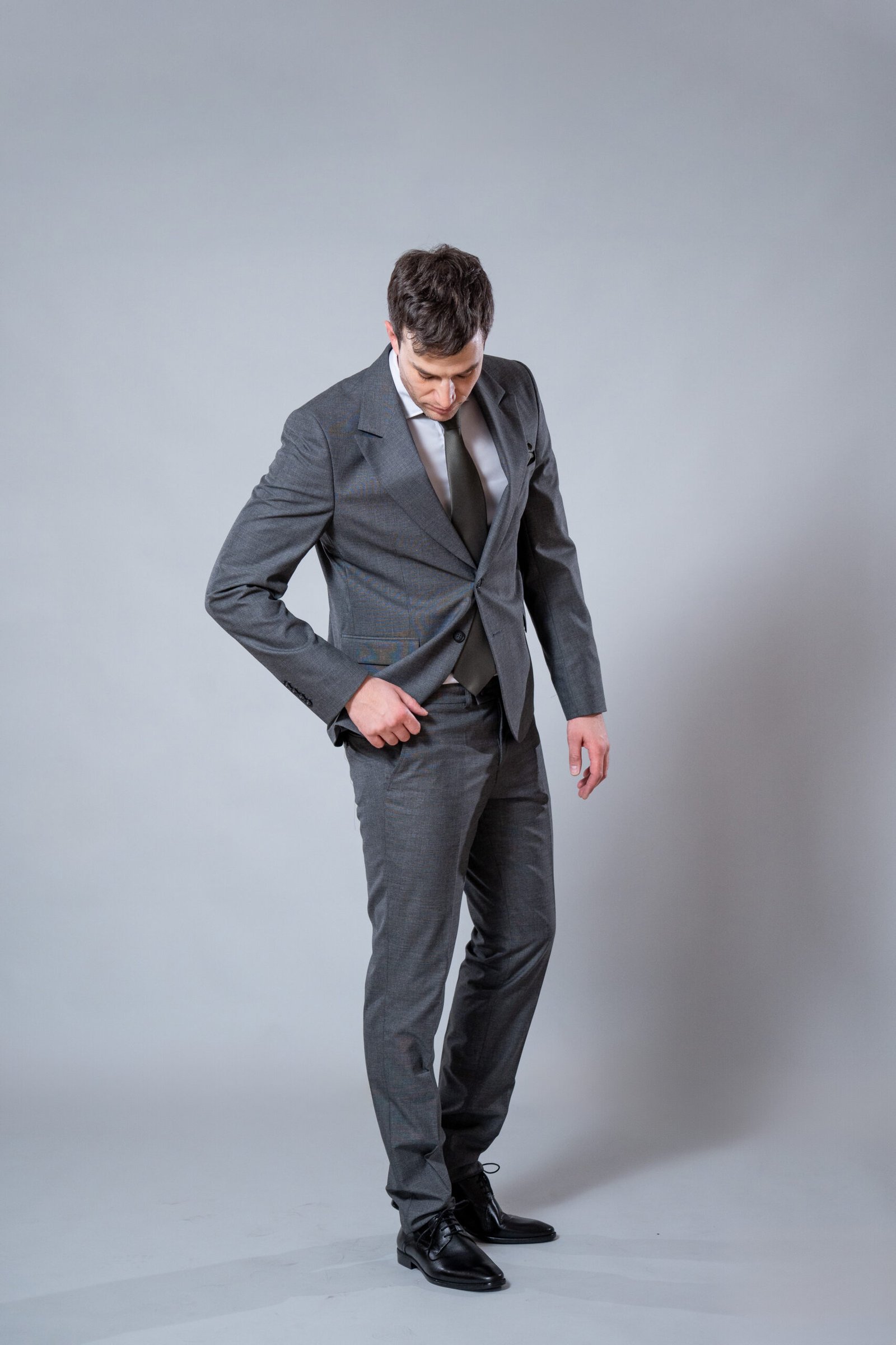 Muško sivo odelo - Image 3