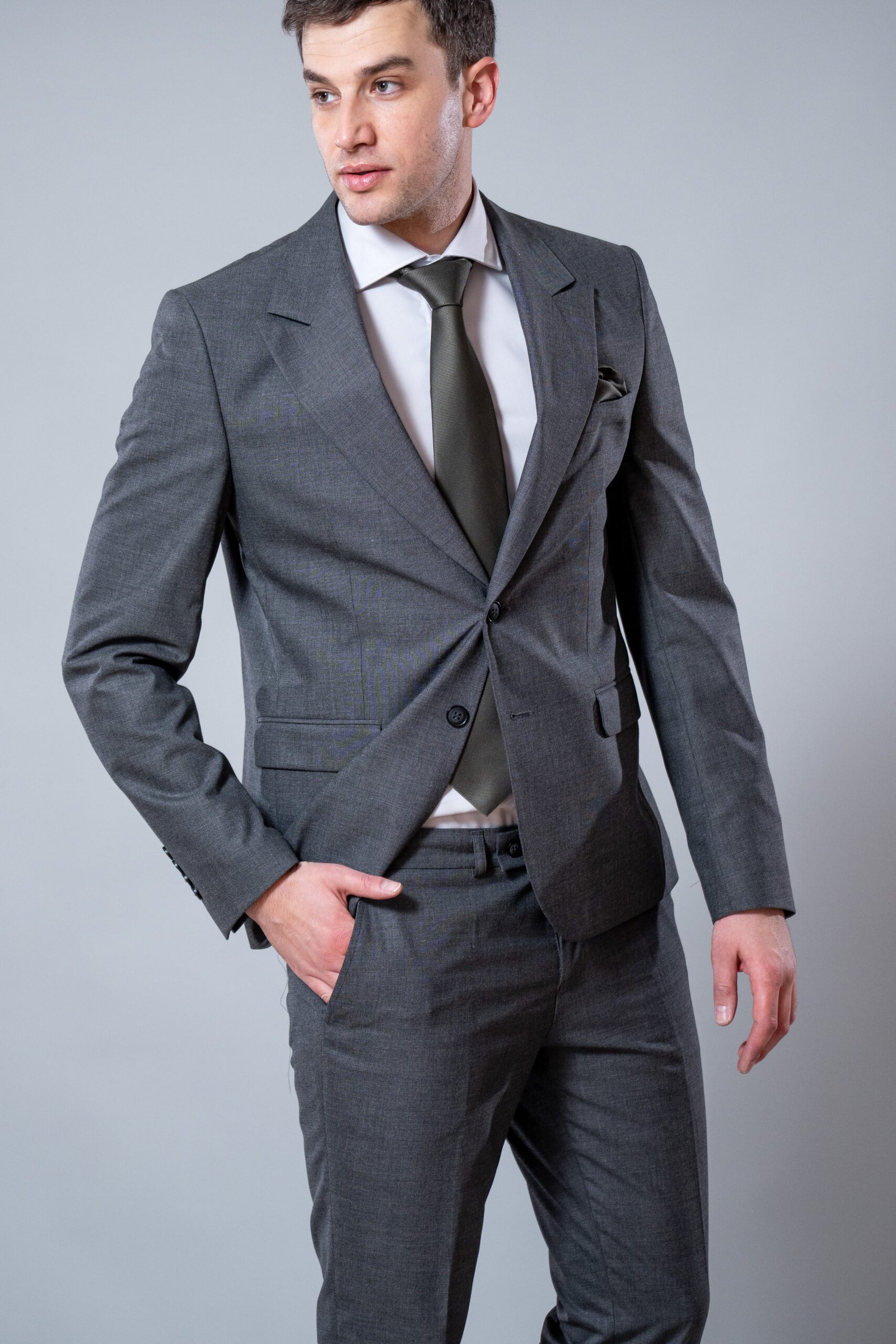 Muško sivo odelo - Image 4