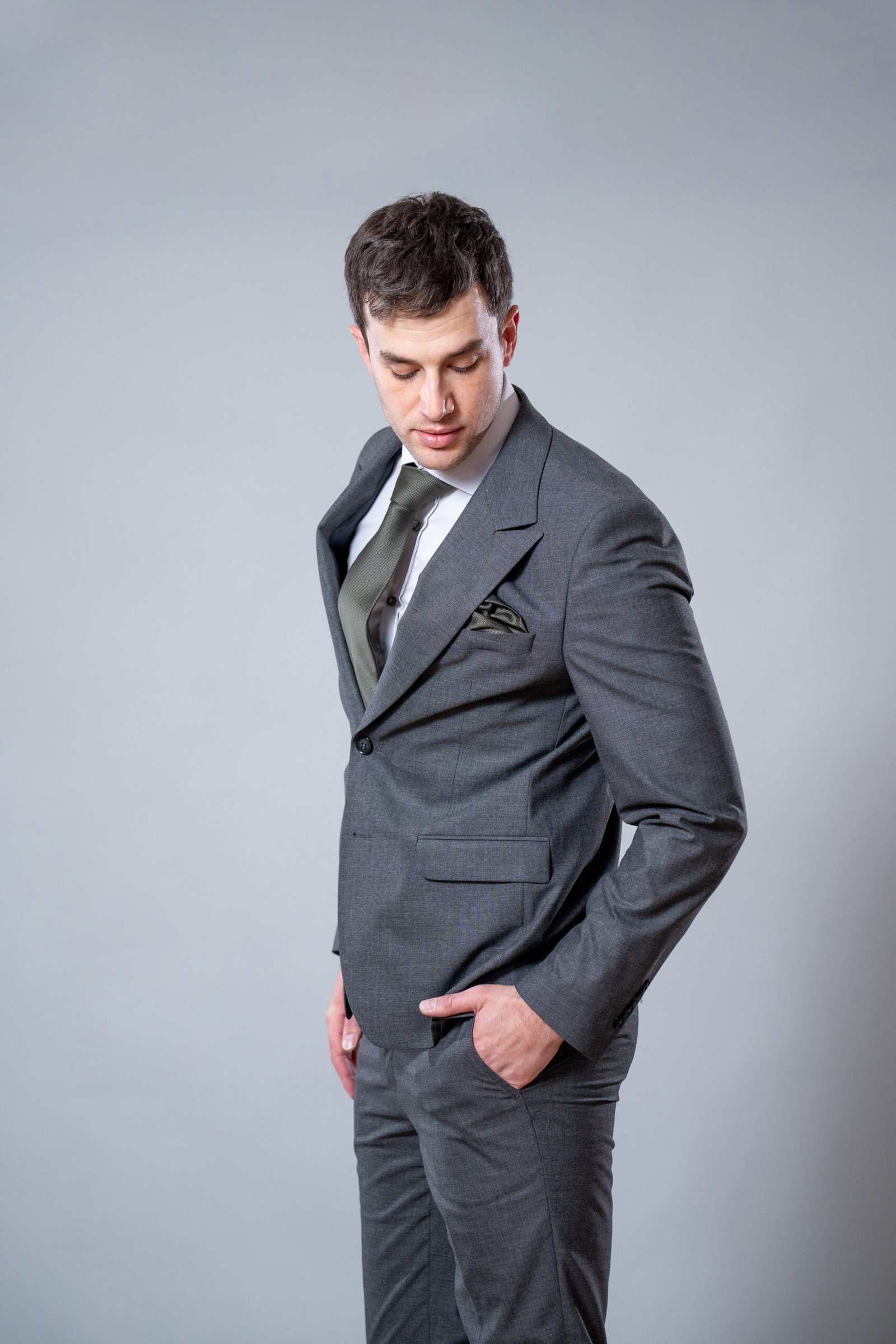 Muško sivo odelo - Image 5