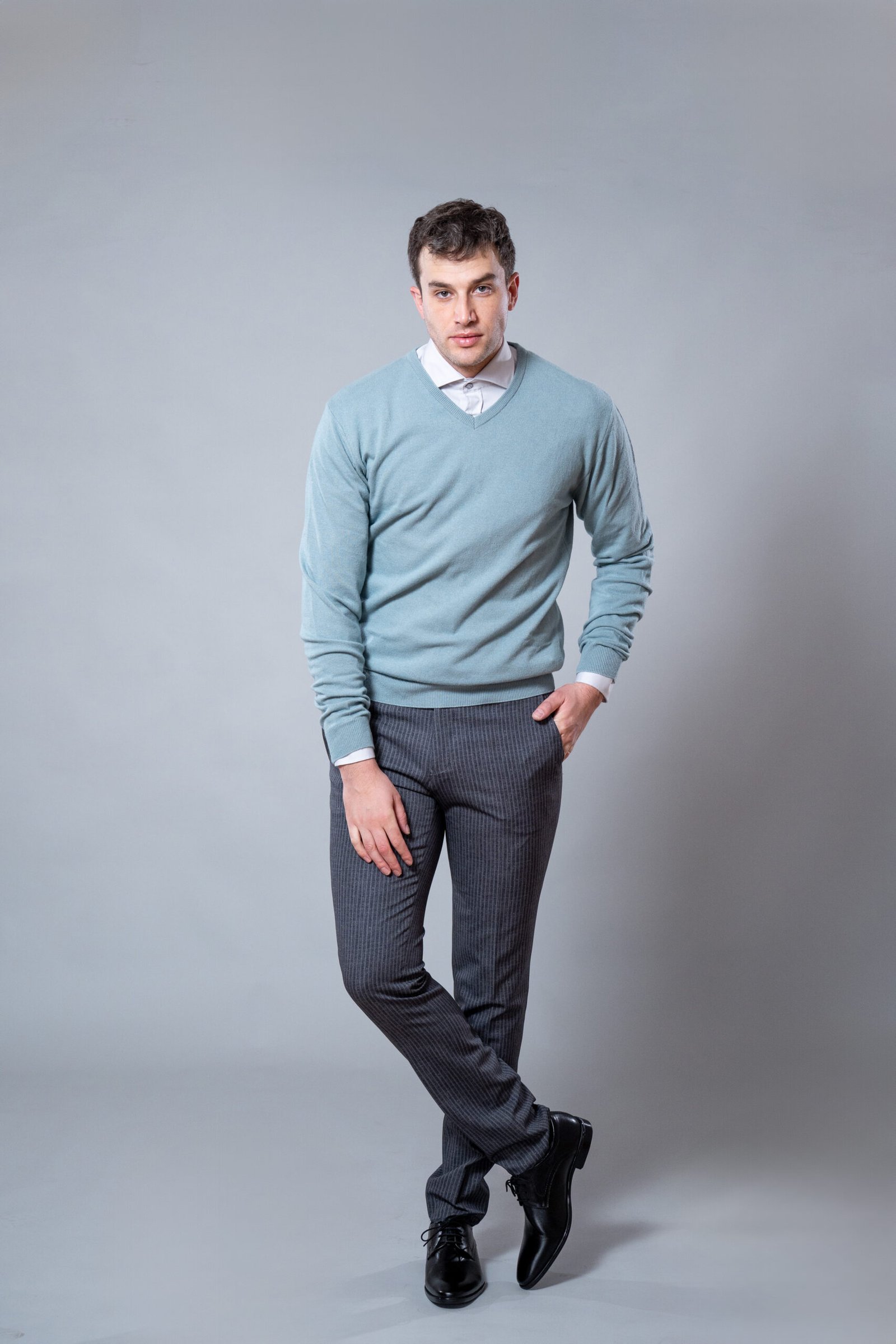 Muške sive pantalone sa sivim prugama - Image 2