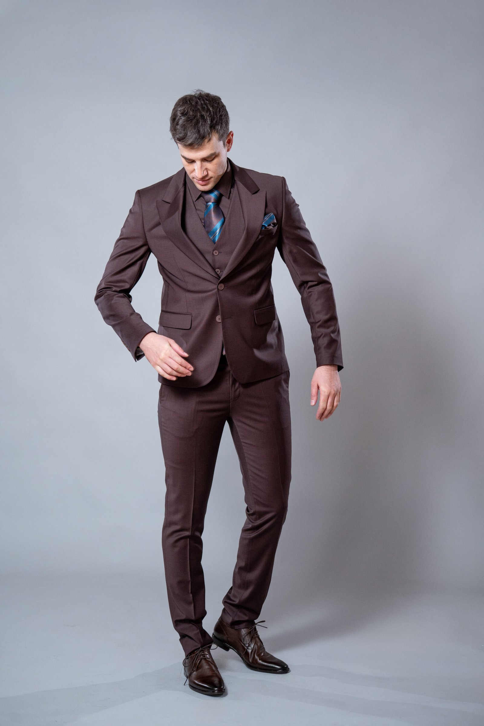 Muško braon odelo - Image 2