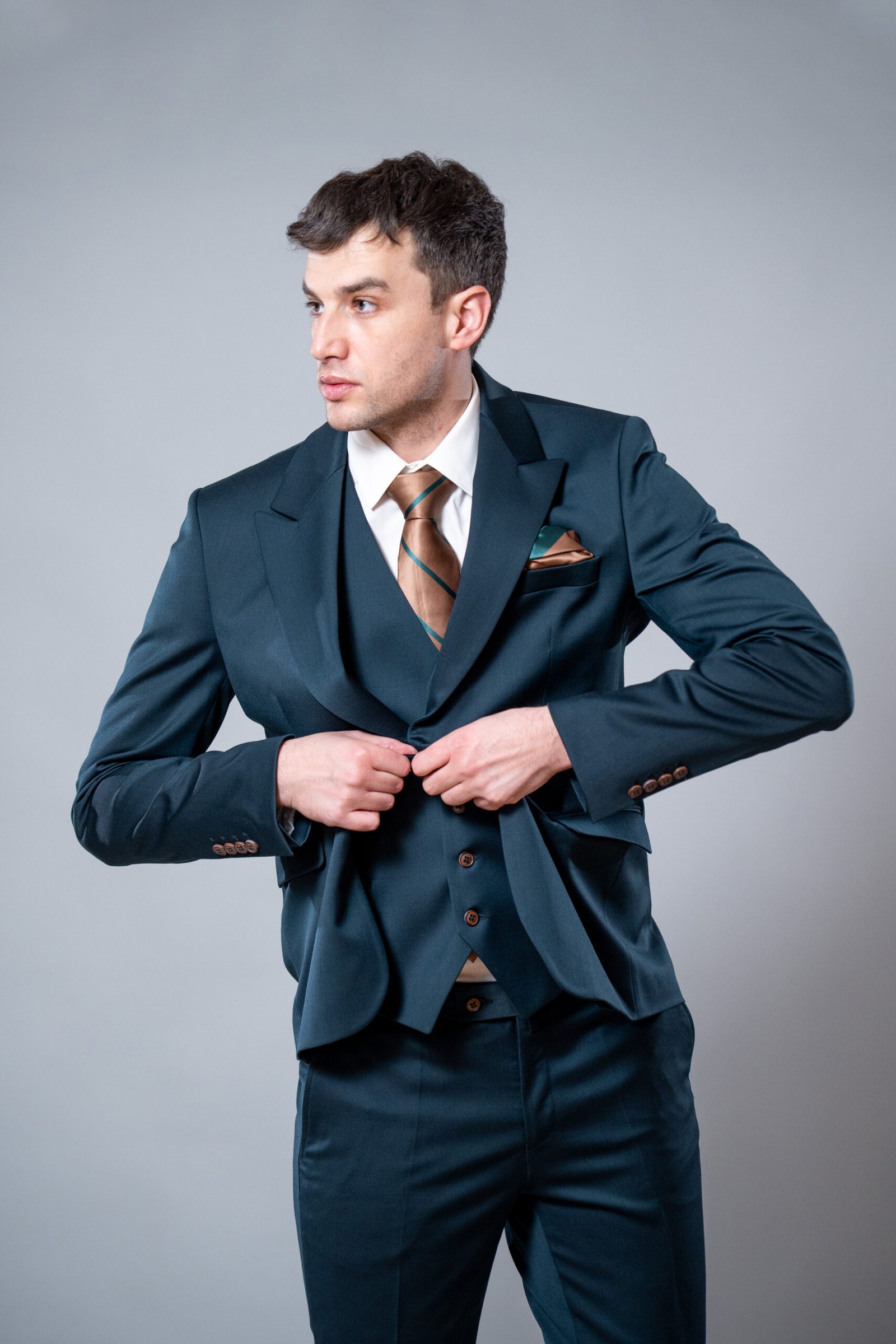 Muško zeleno odelo - Image 3