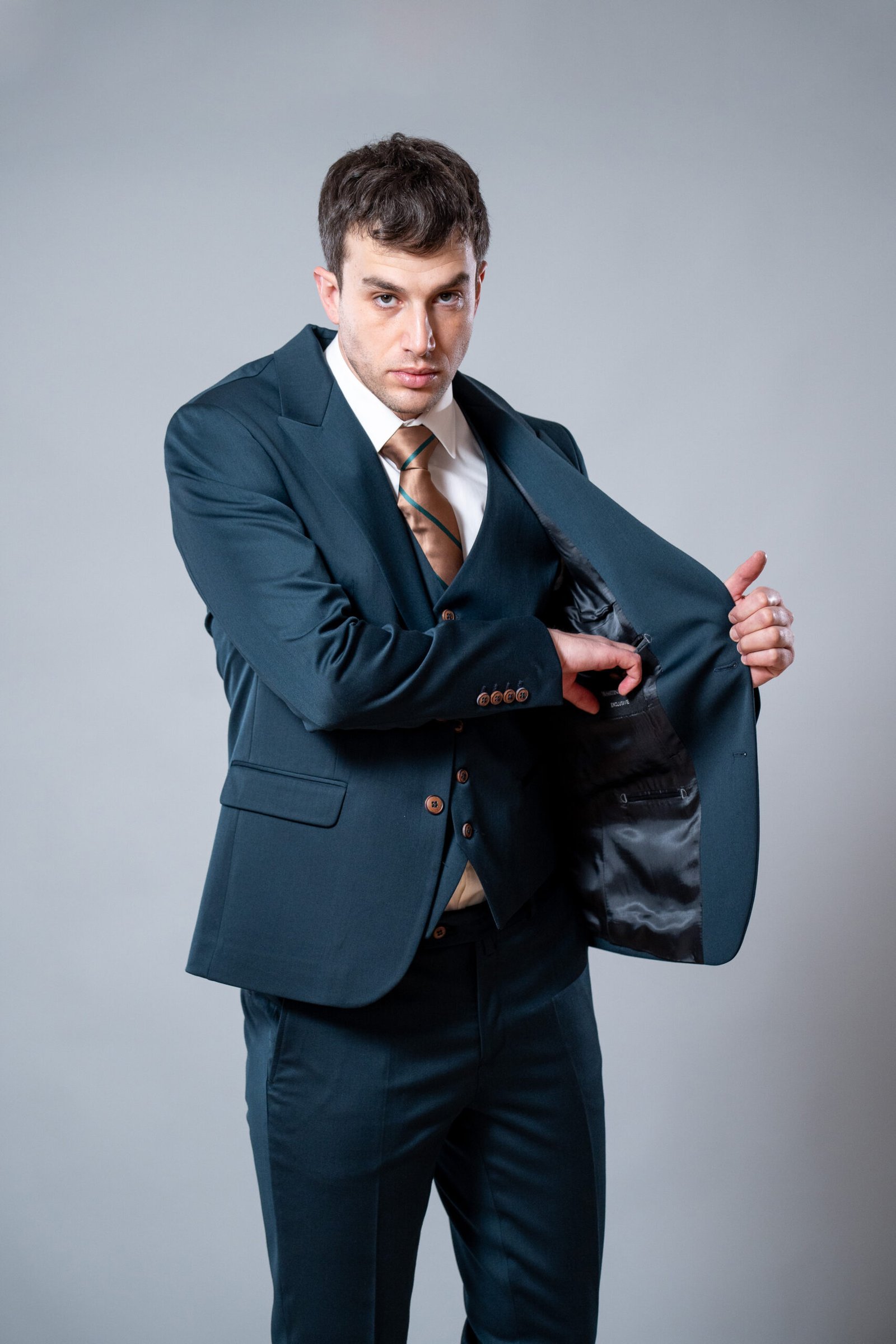 Muško zeleno odelo - Image 4